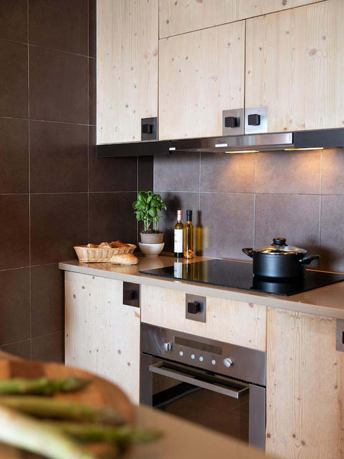 aaa-148299-34-1344566