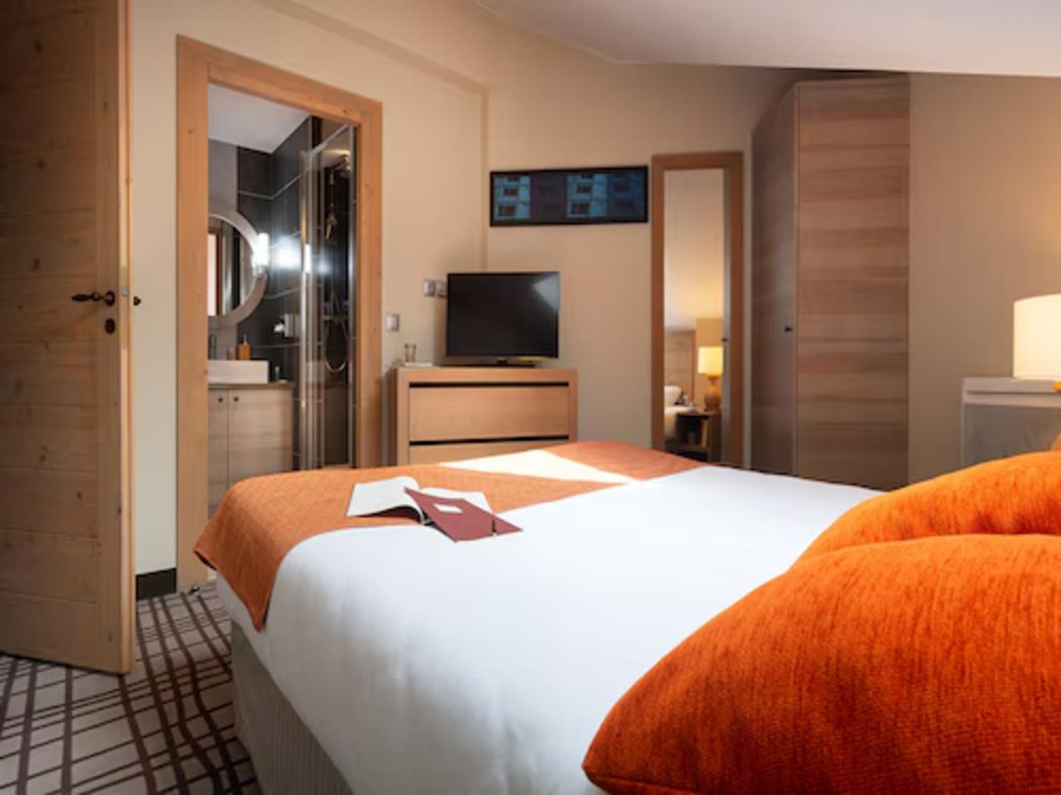 aaa-148467-43-1000046