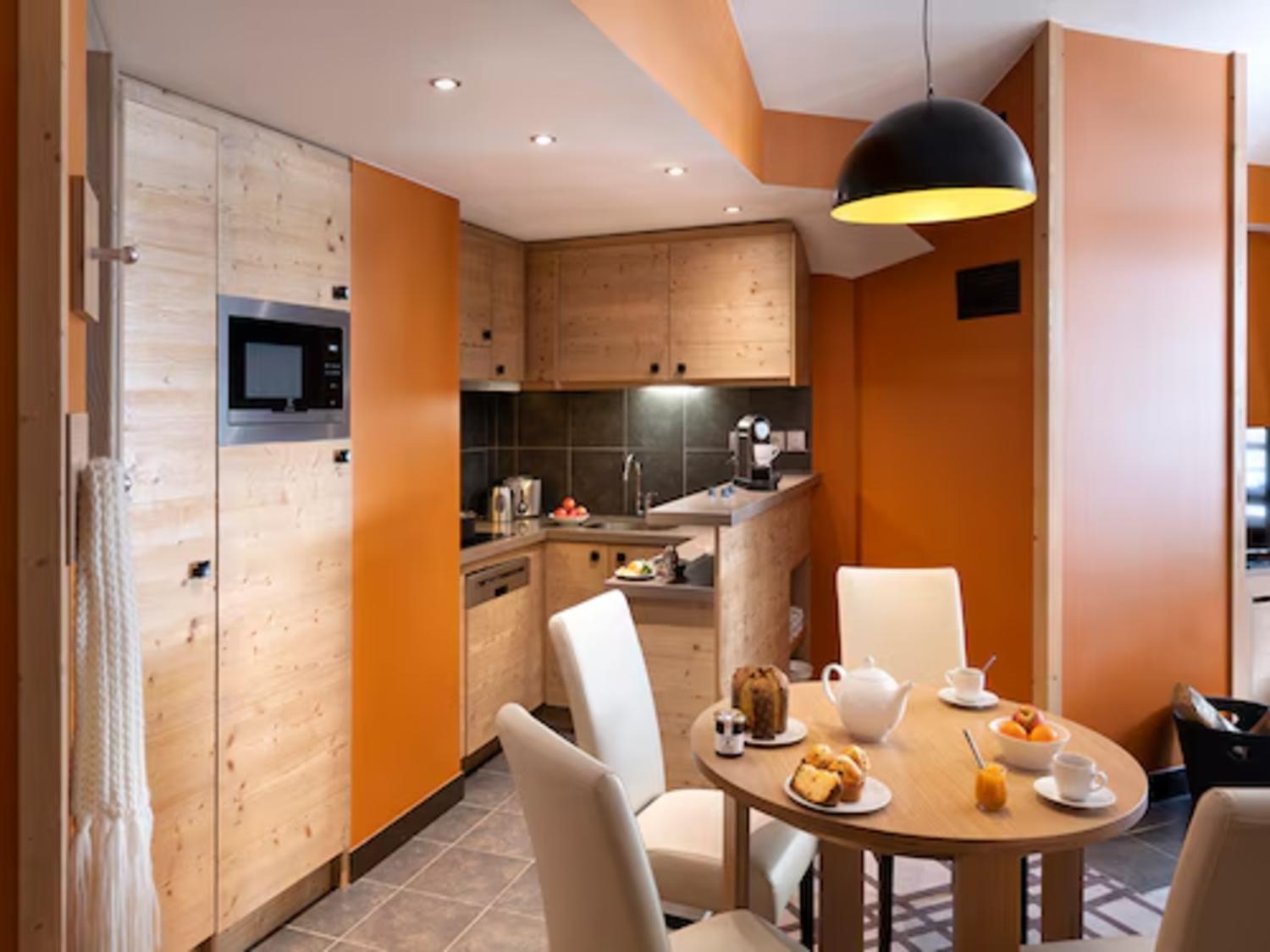 aaa-148523-43-1000011