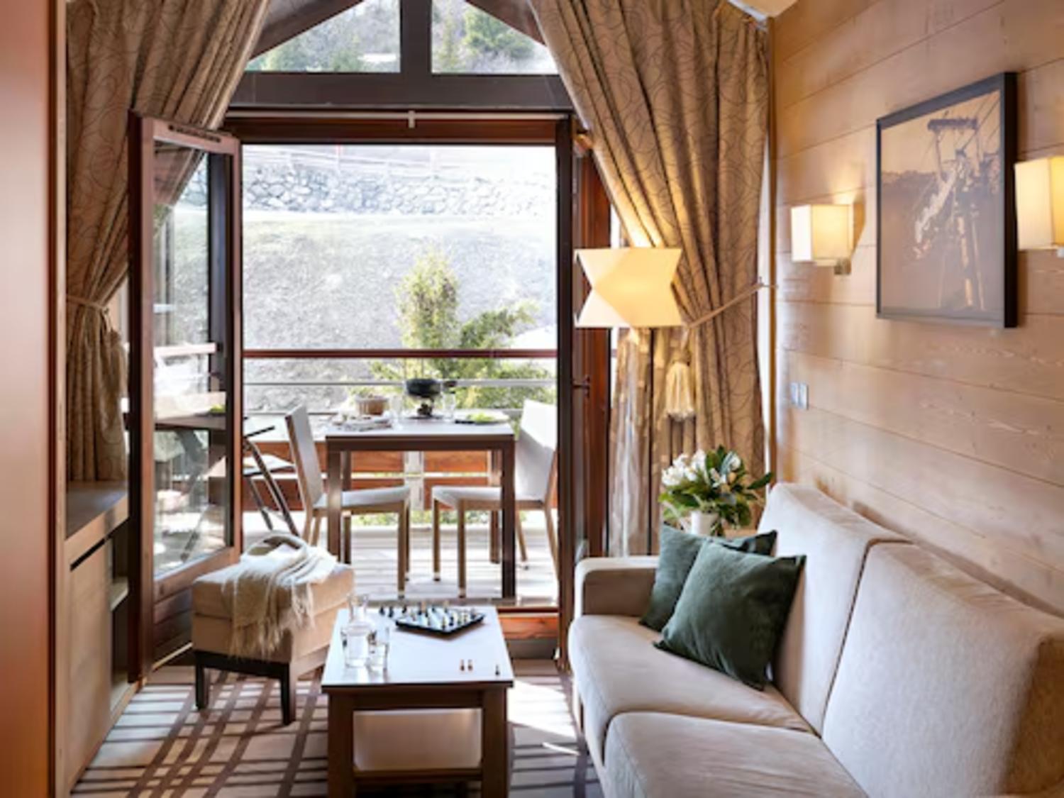 aaa-148541-43-1000013