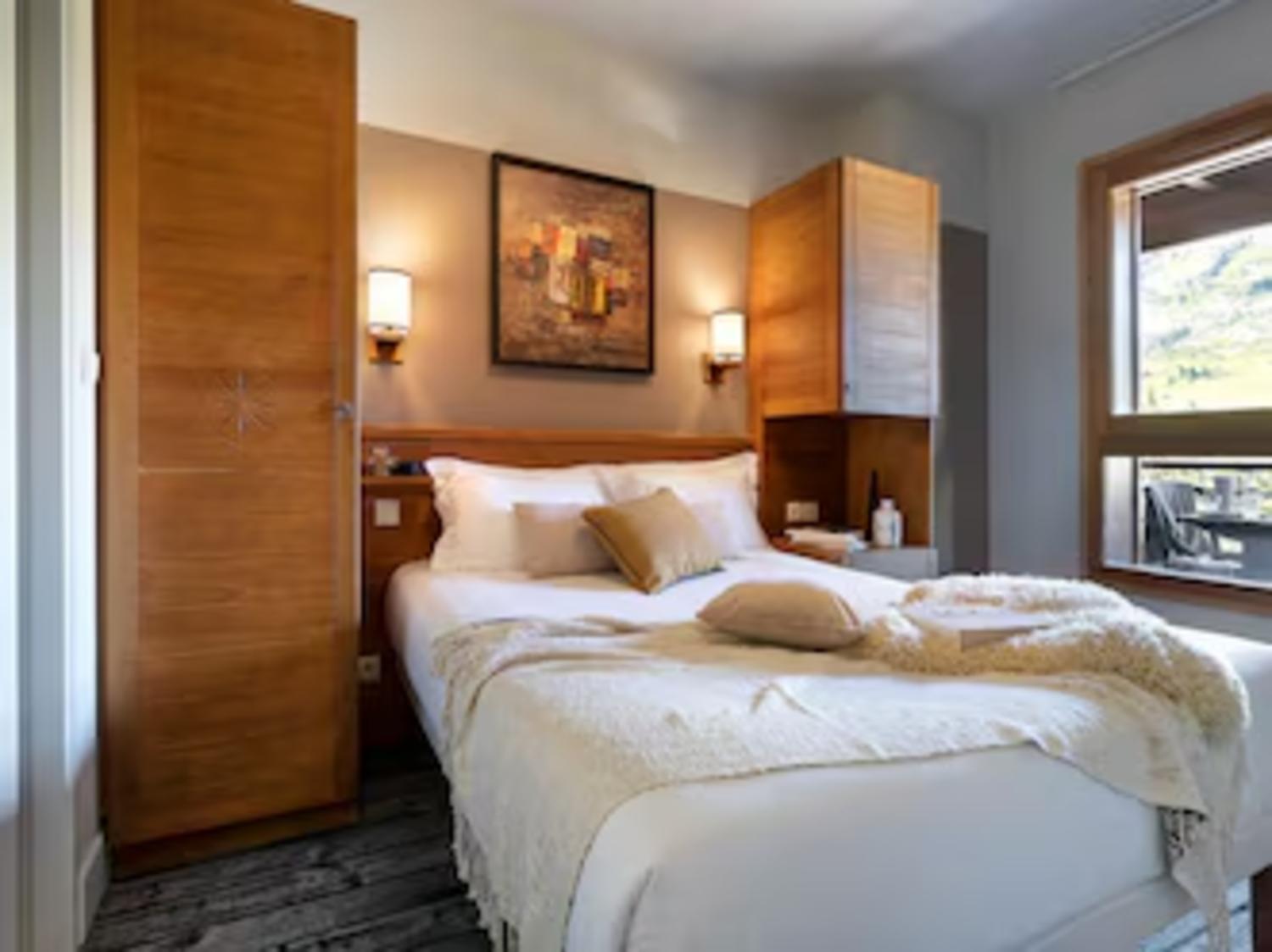 aaa-151101-43-1000083