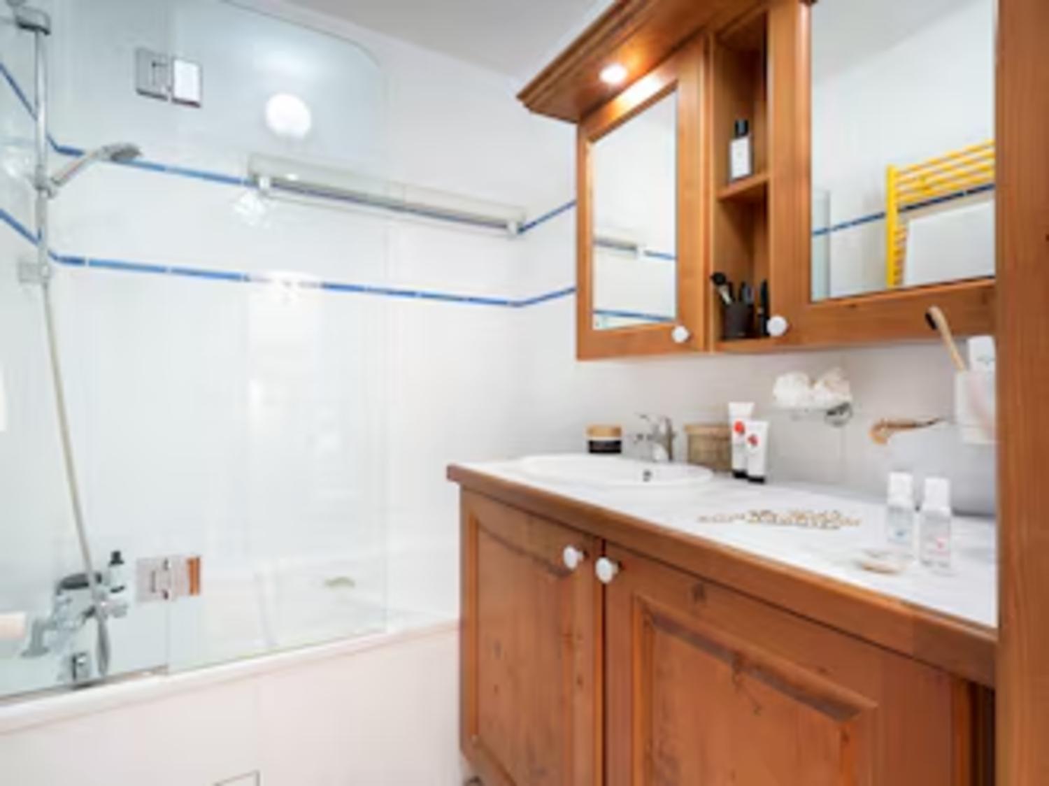 aaa-160392-43-1038817