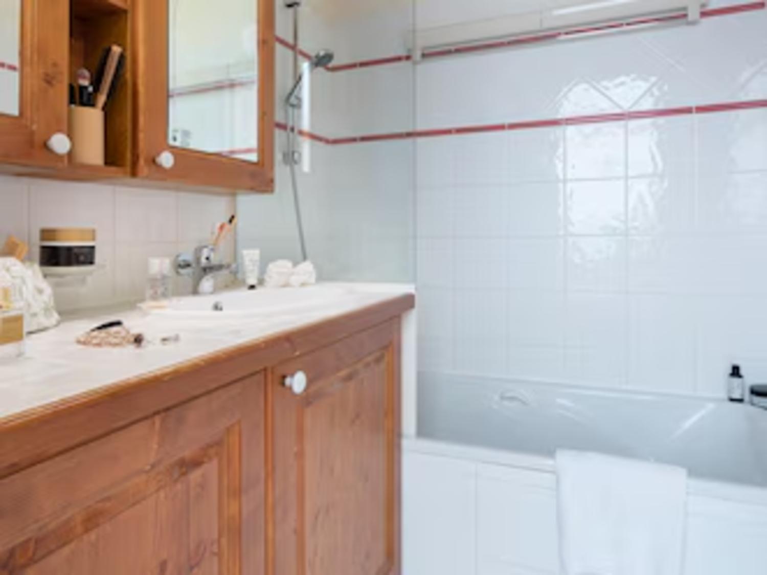 aaa-160406-43-1038839