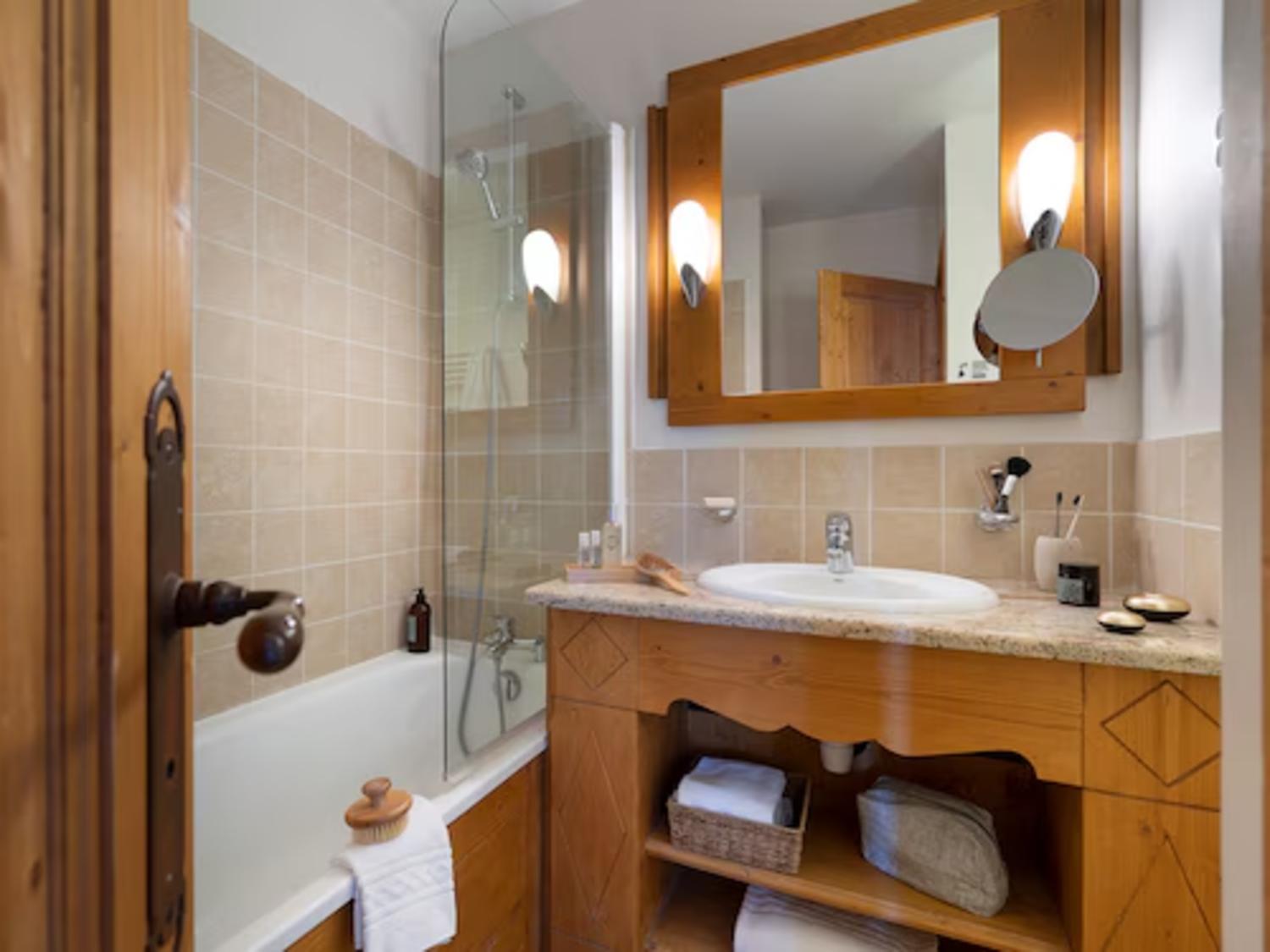 aaa-160656-43-1015618