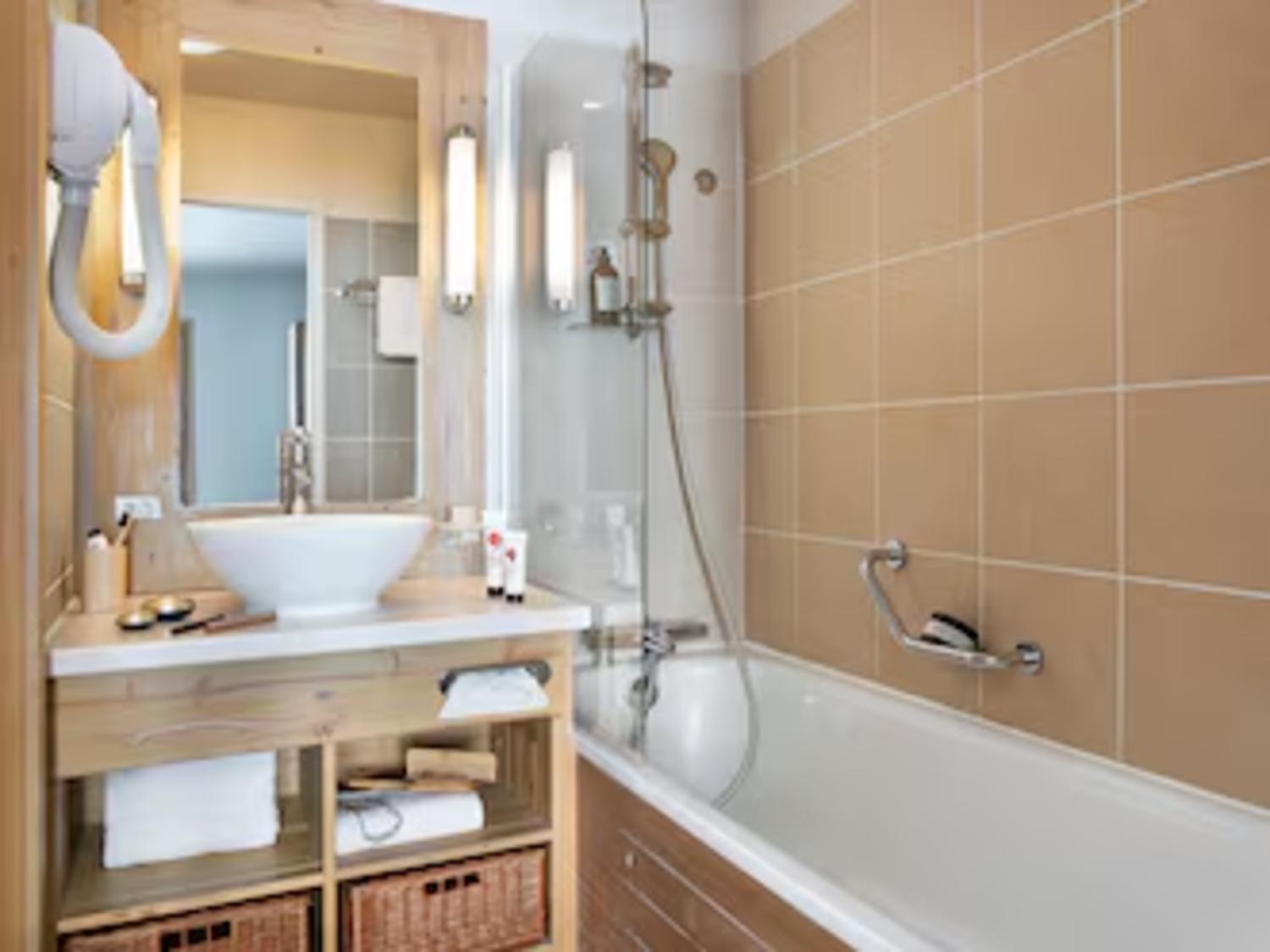 aaa-169831-43-1000079