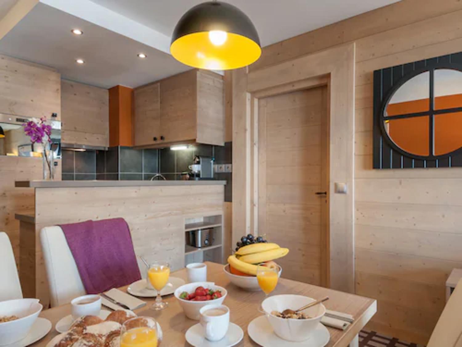 aaa-70685-43-1000028