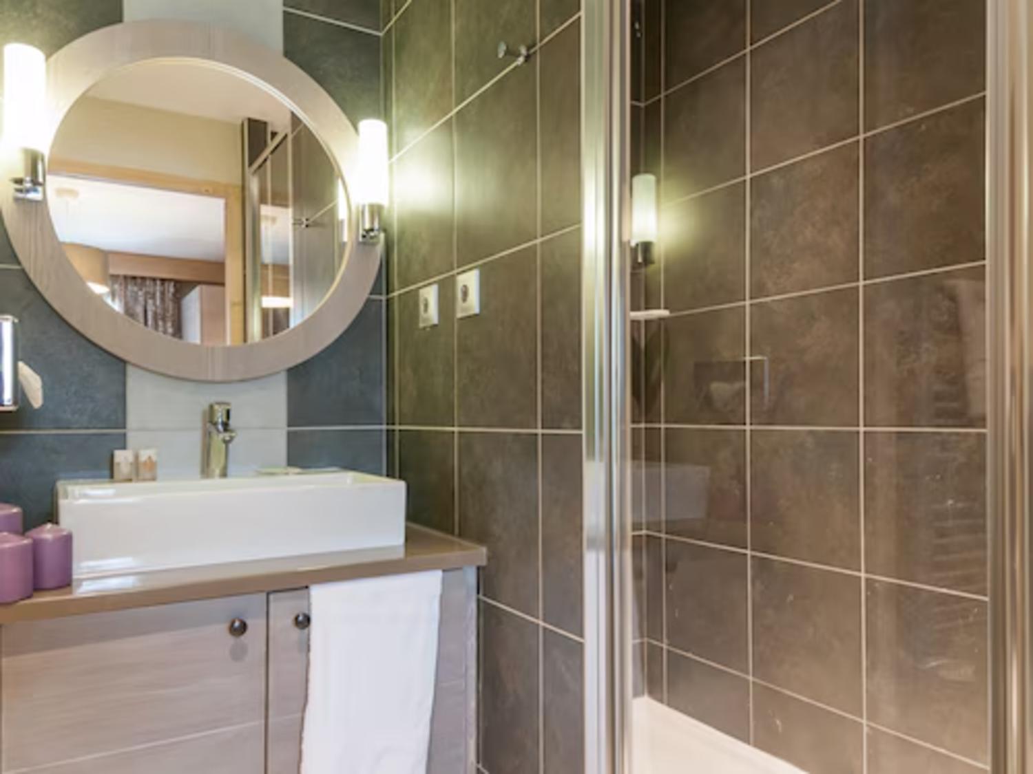 aaa-70697-43-1000021