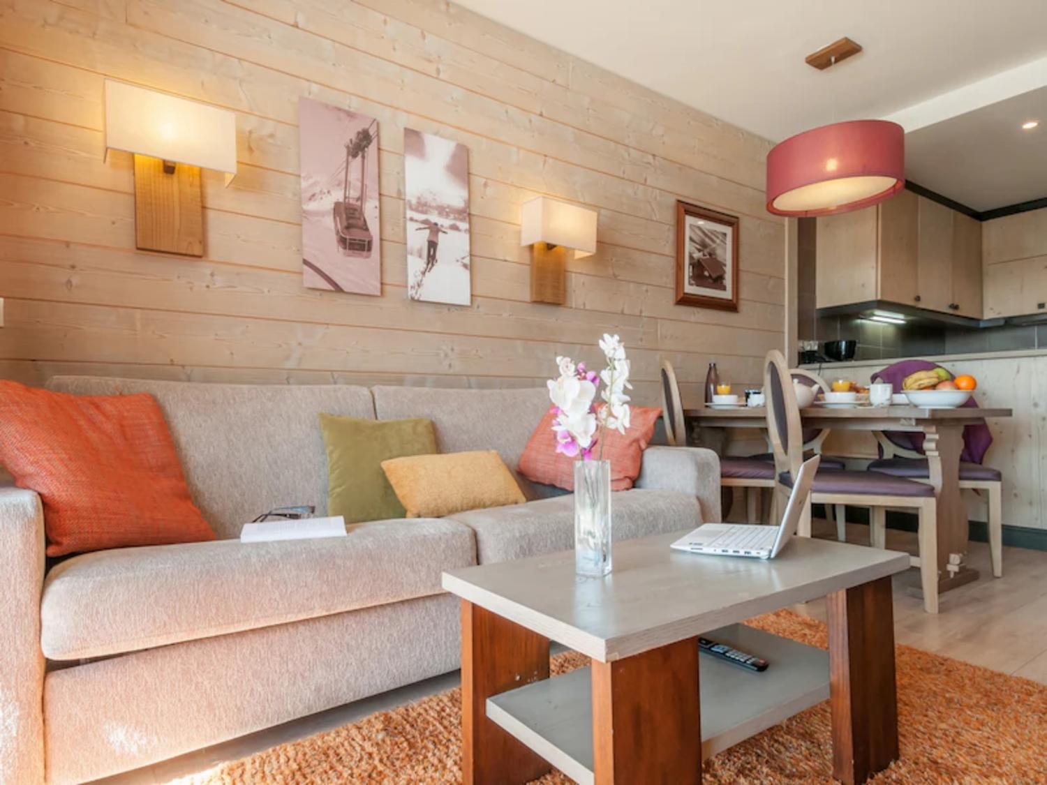 aaa-72447-43-1344503