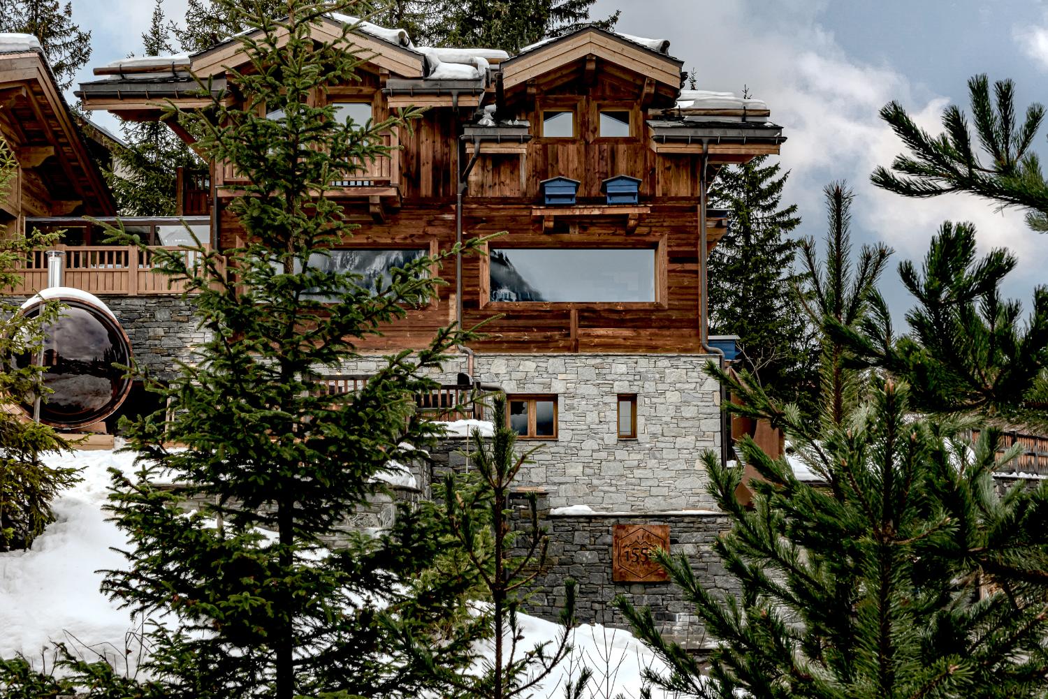 an-exceptional-alpine-chalet-courchevel-village-3-1463713