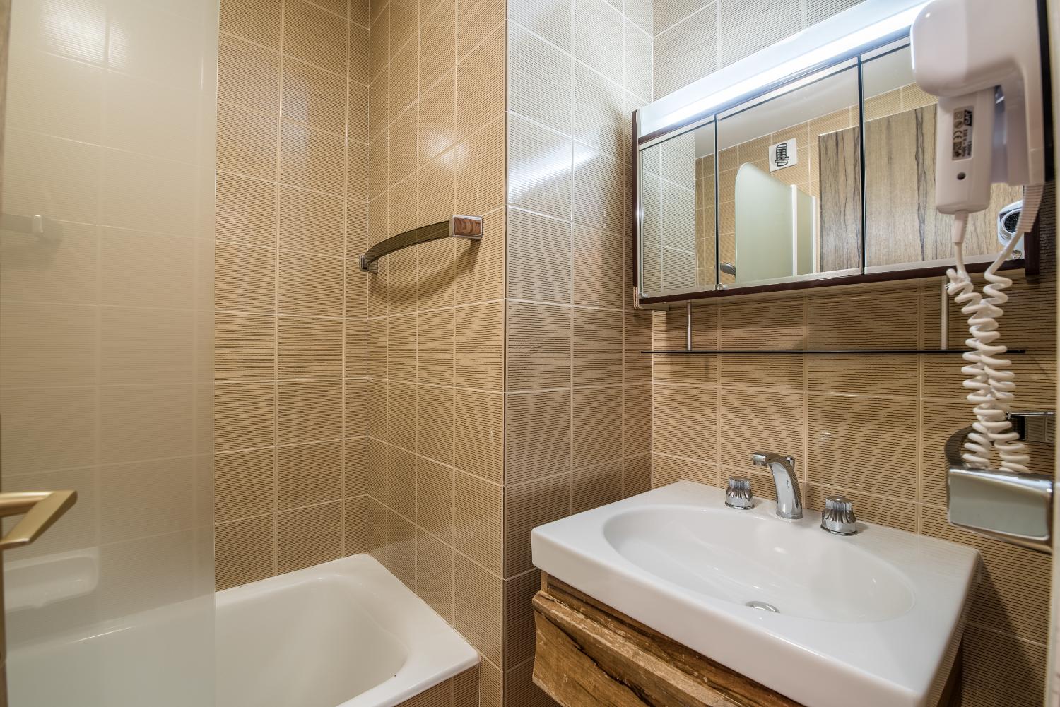 apartment-for-6-people-domaine-du-jardin-alpin-courchevel-1850-courchevel-1850-1-1463657