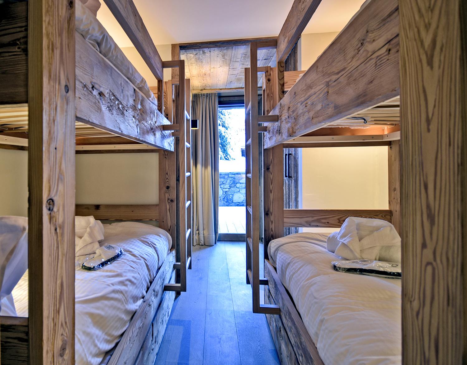 apartment-grizzly-lgcdp-meribel-bedroom-1453880