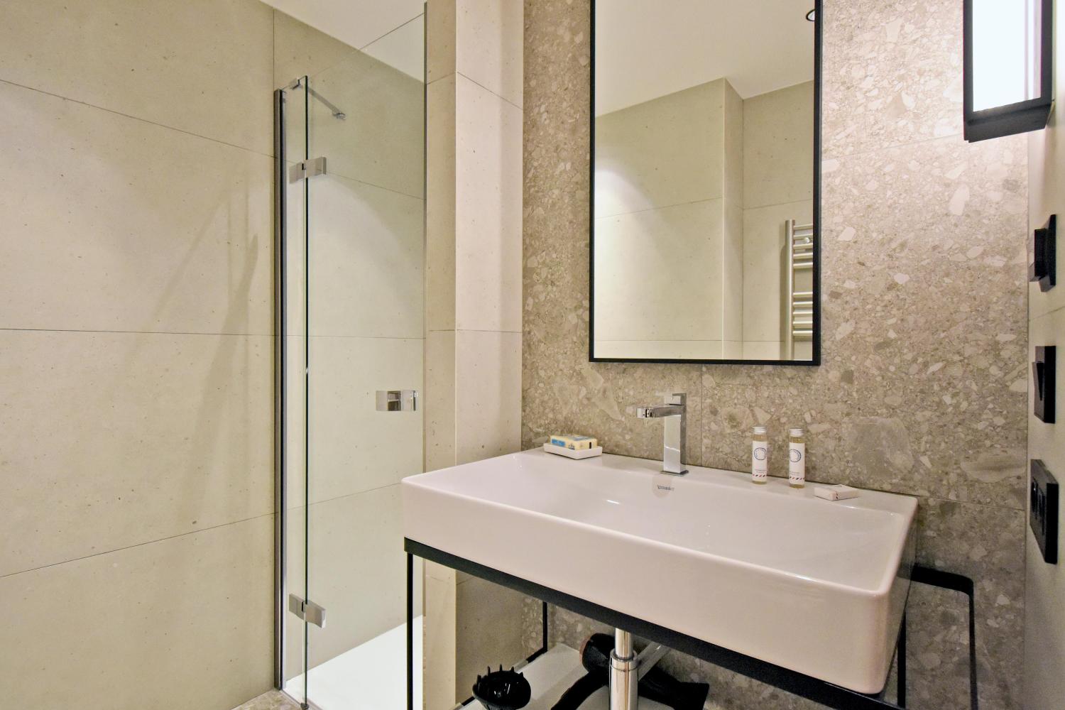 apartment-isba-001-barnes-meribel-bathroom-1453353