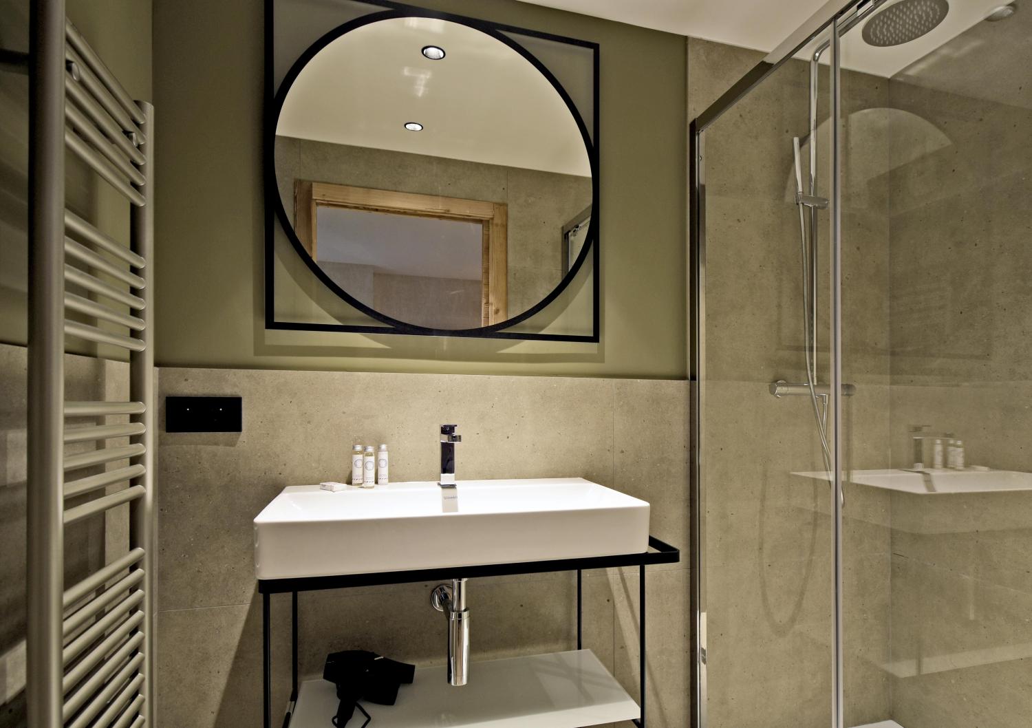 apartment-isba-002-barnes-meribel-bathroom-2-1453367