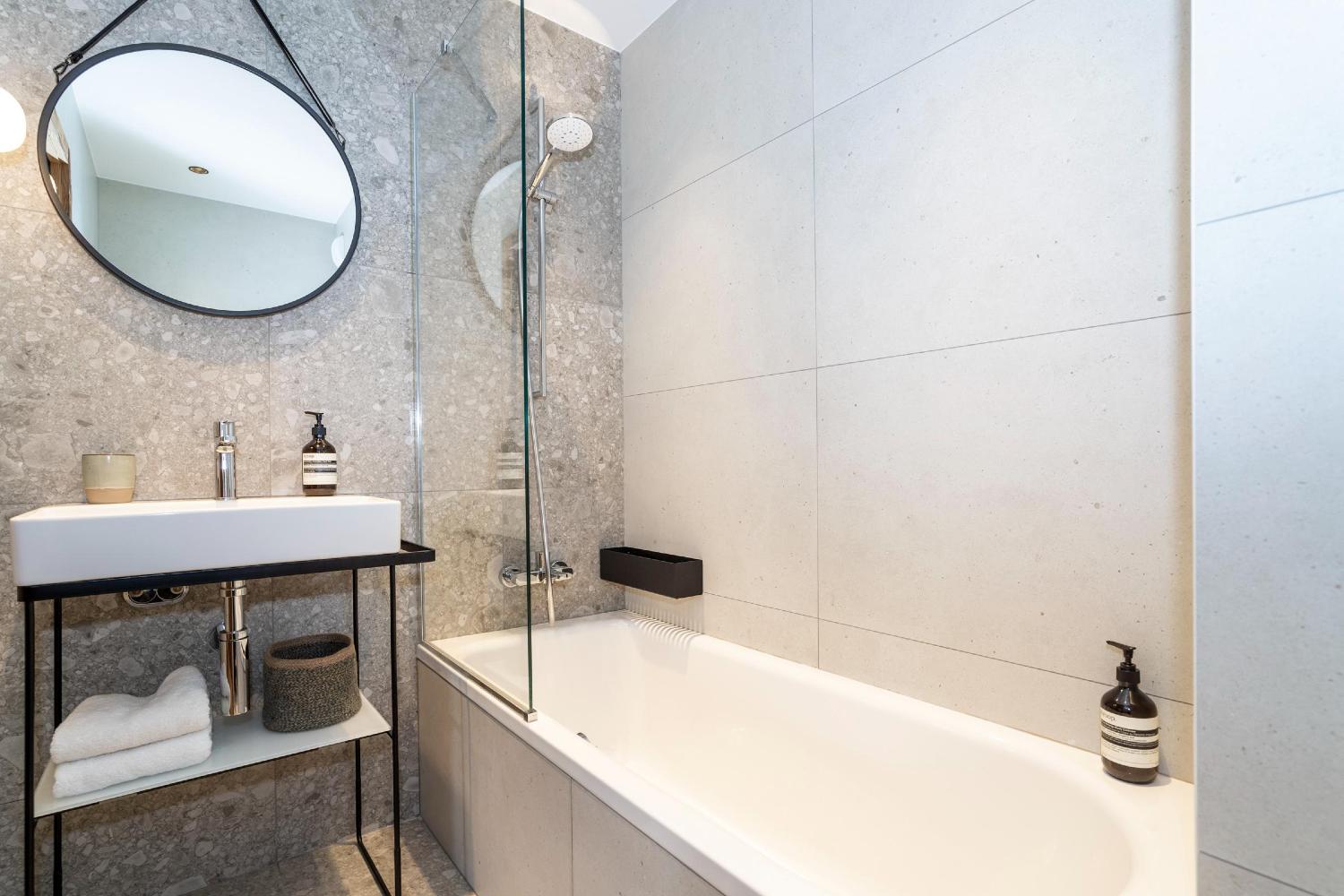 apartment-isba-302-barnes-meribel-bathroom-3-1453459