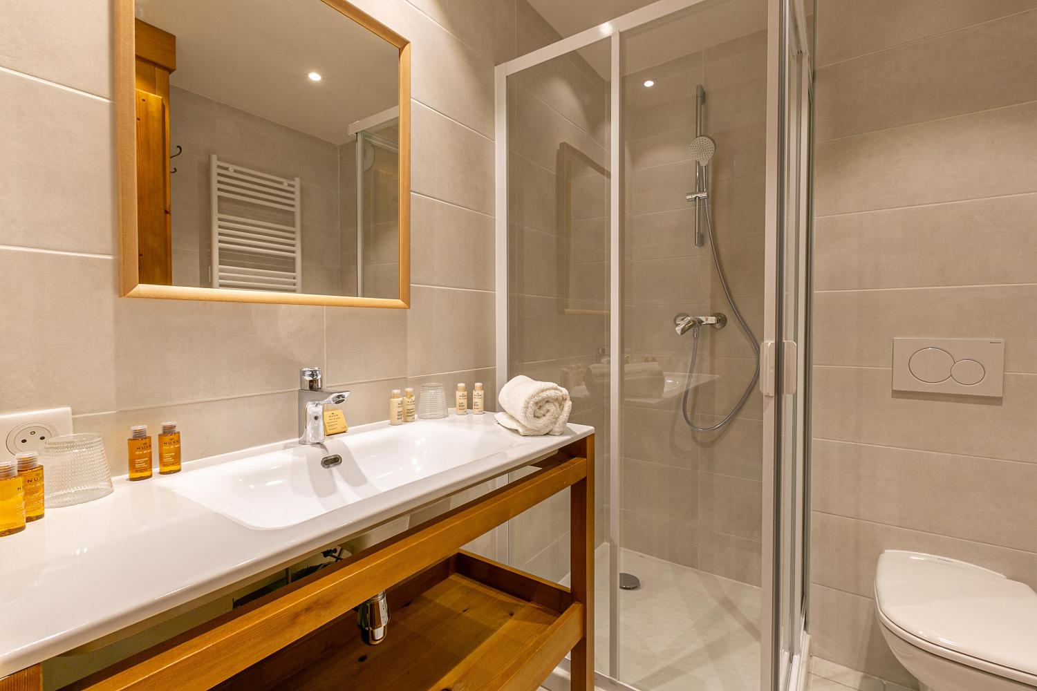 apartment-yeti-c1-meribel-bathroom-2-1453586