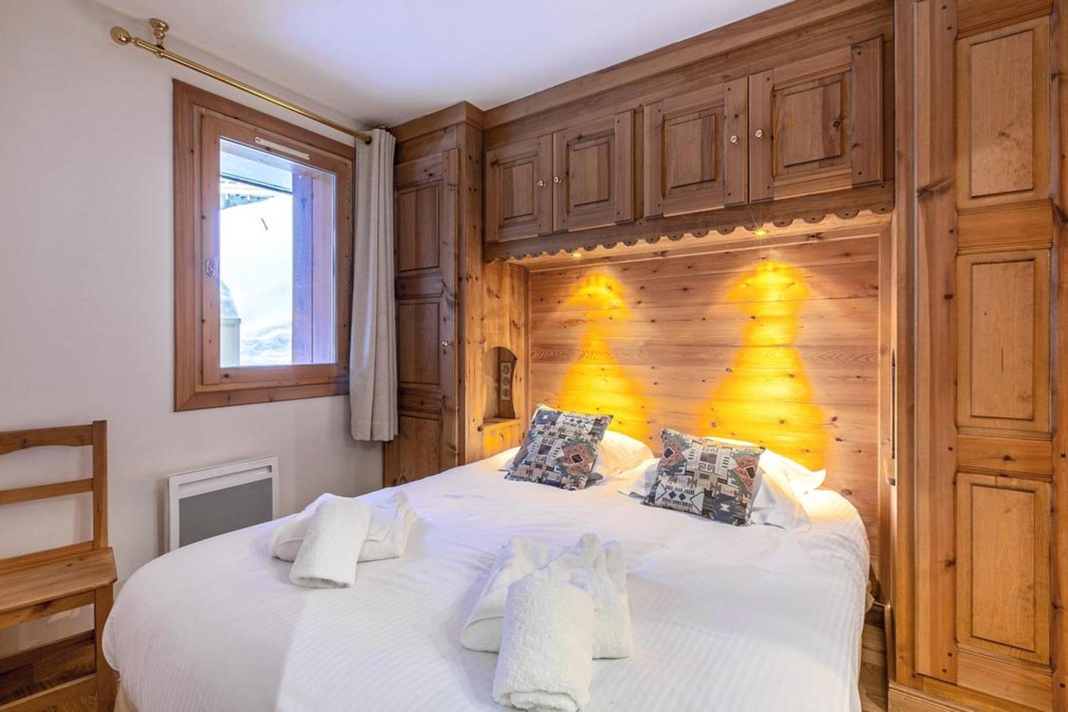 apartment-yeti-c1-meribel-bedroom-3-1453588