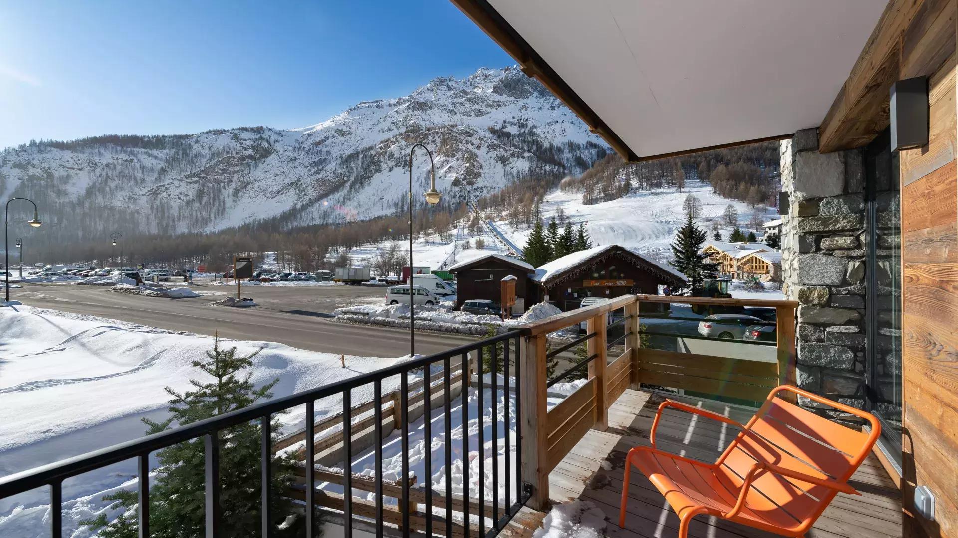 appartement-blanchot-7-location-chalets-covarel-val-disere-alpes-france-terrasse-jpg-1450531