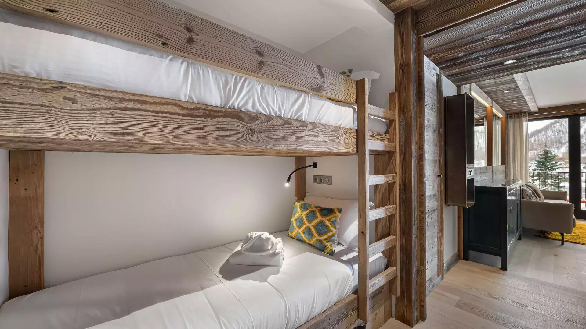 appartement-flocon-8-location-chalets-covarel-val-disere-alpes-france-lit-superpose-jpg-1450552