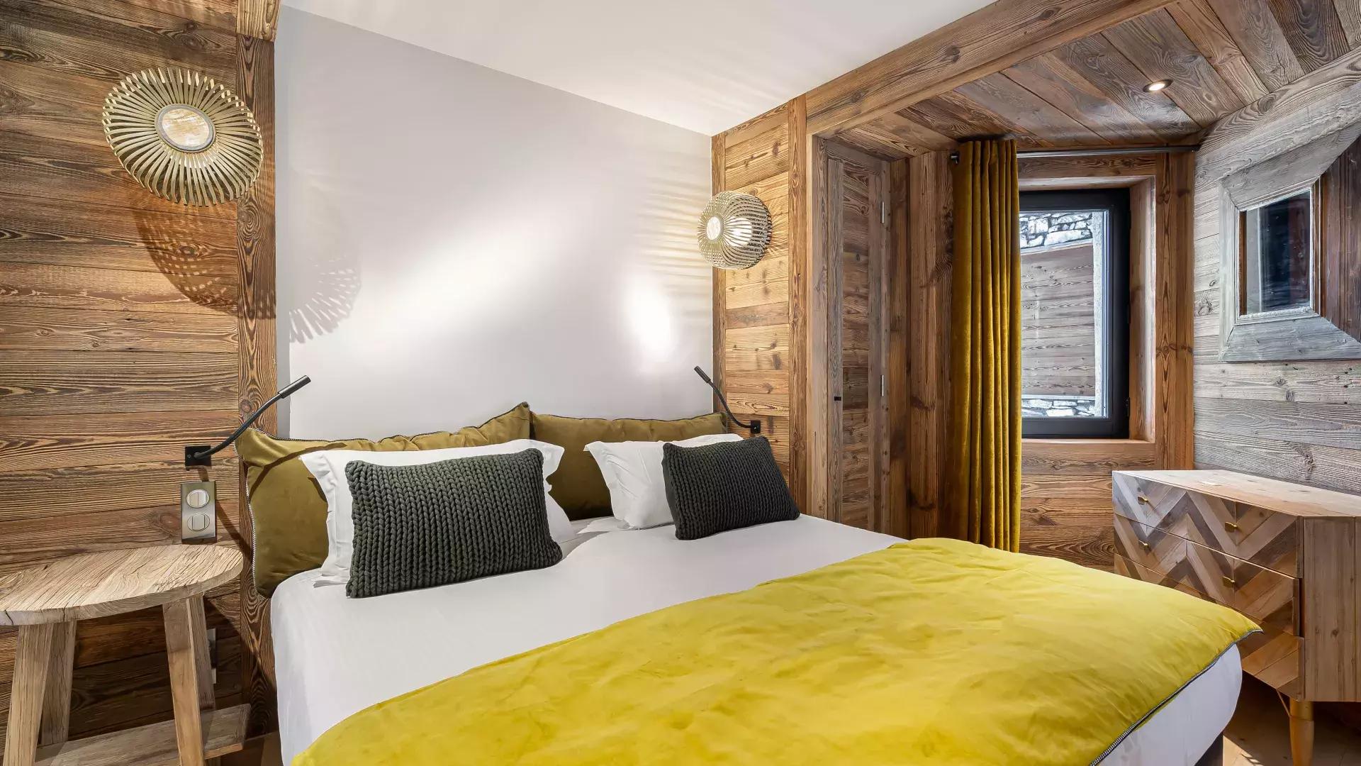 appartement-ourson-8-location-chalets-covarel-val-disere-alpes-france-chambre-2-jpg-1450539