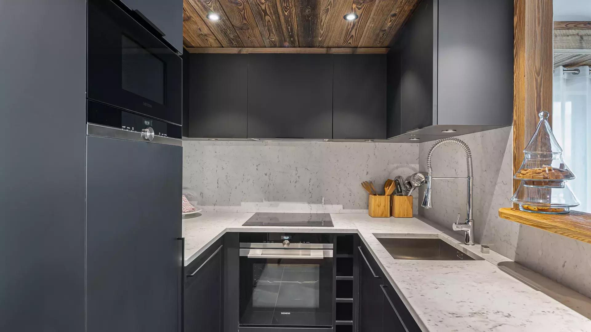 appartement-sifflote-3-location-chalets-covarel-val-disere-alpes-france-cuisine-jpg-1450513