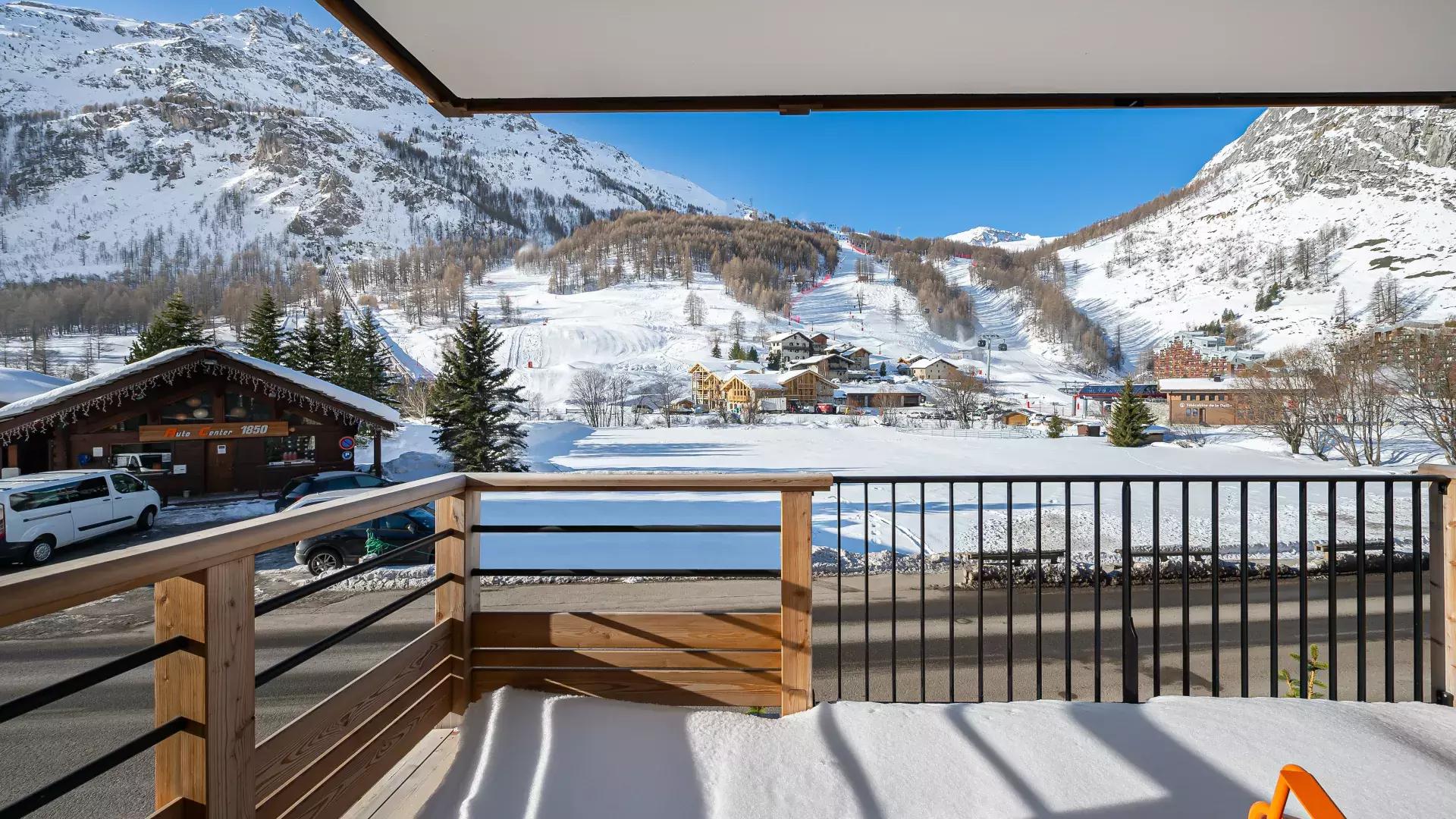 appartement-sifflote-9-location-chalets-covarel-val-disere-alpes-france-terrasse-jpg-1450521
