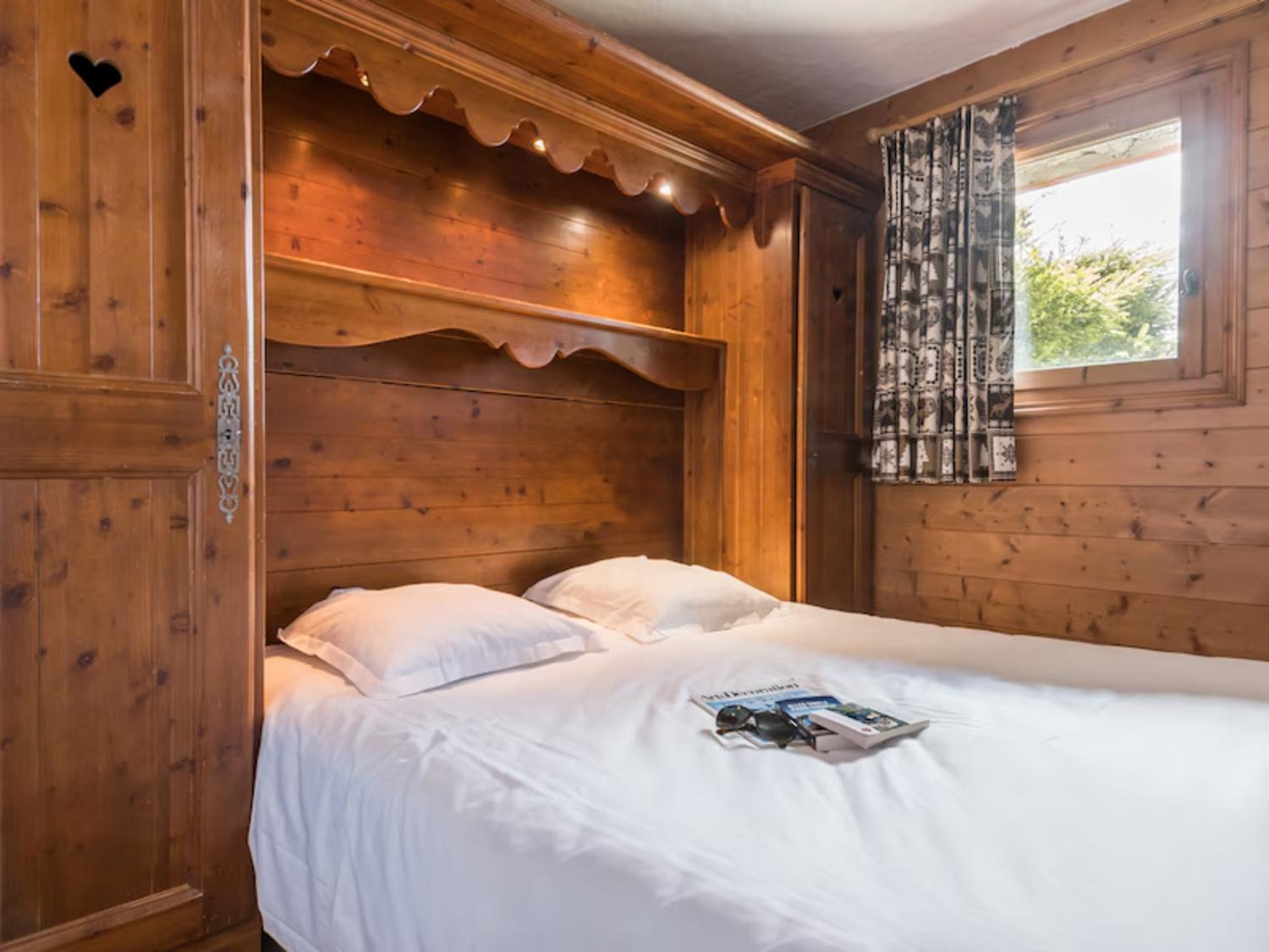 avp003-les-alpages-de-chantel-les-arcs-bedroom-1458789