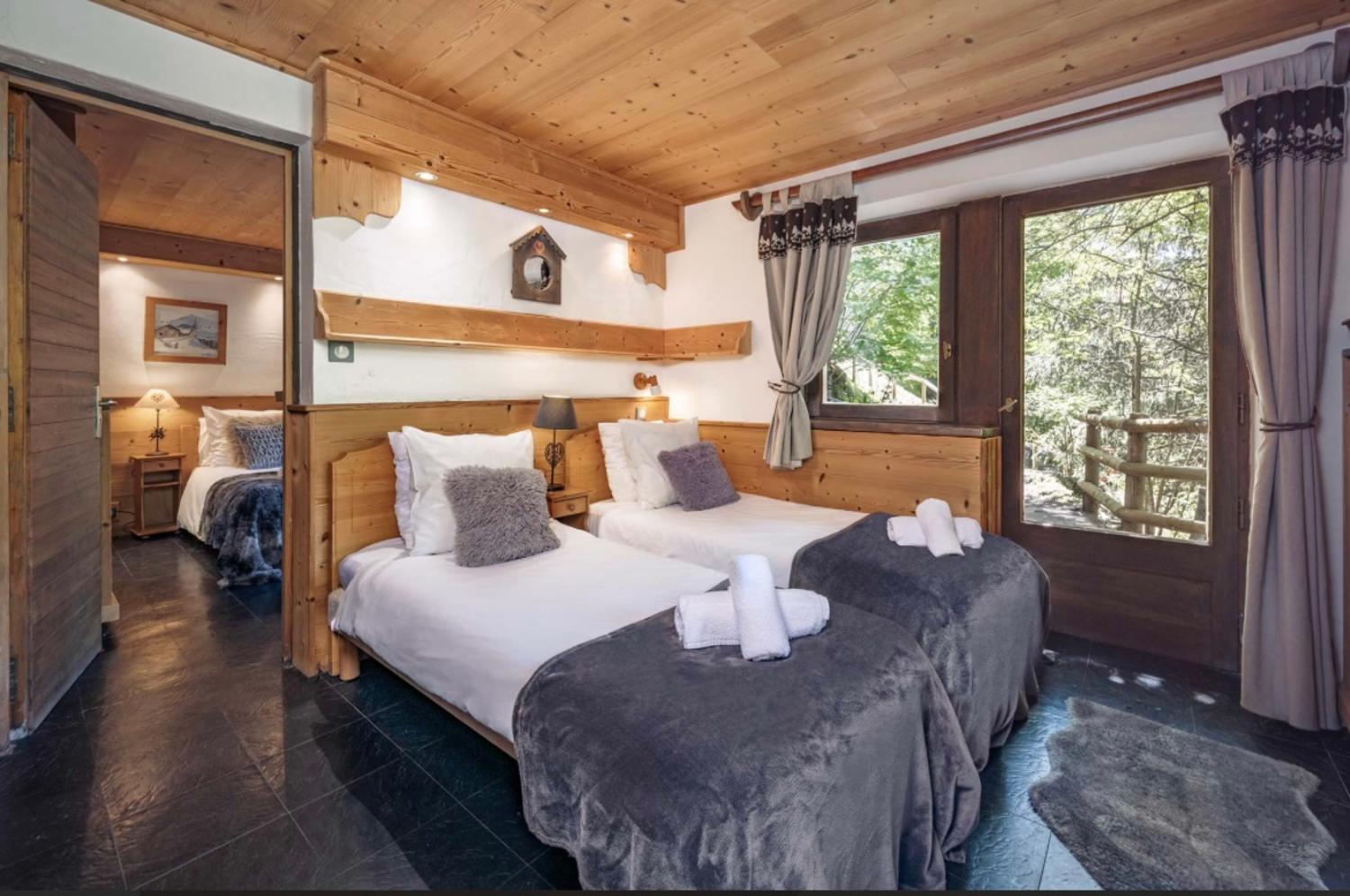 b051e6ba-9945-4ff4-bd23-b4f498433536-1450989