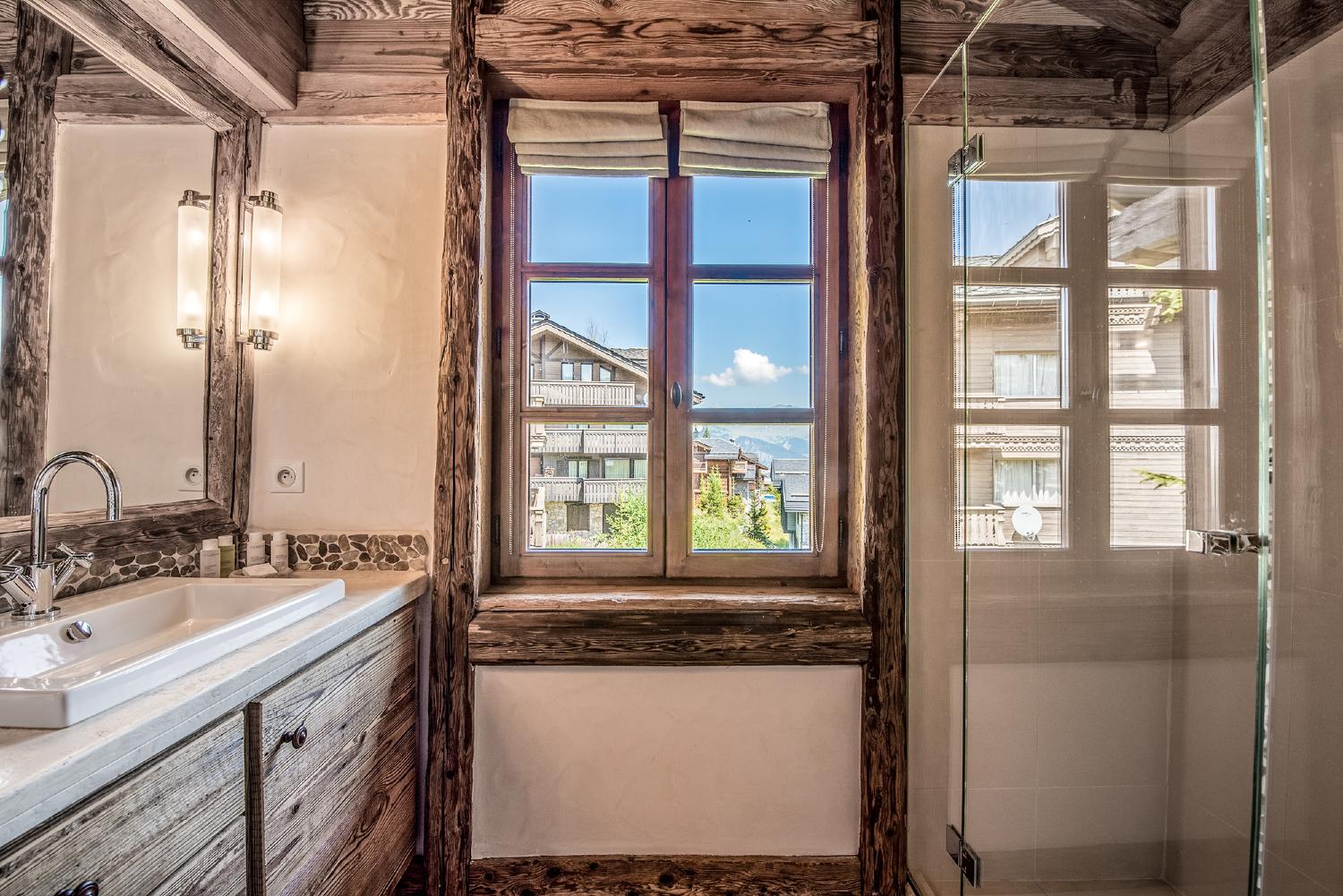 b671b8c0-c391-4aaa-a43a-e1eb80114b77-1451761