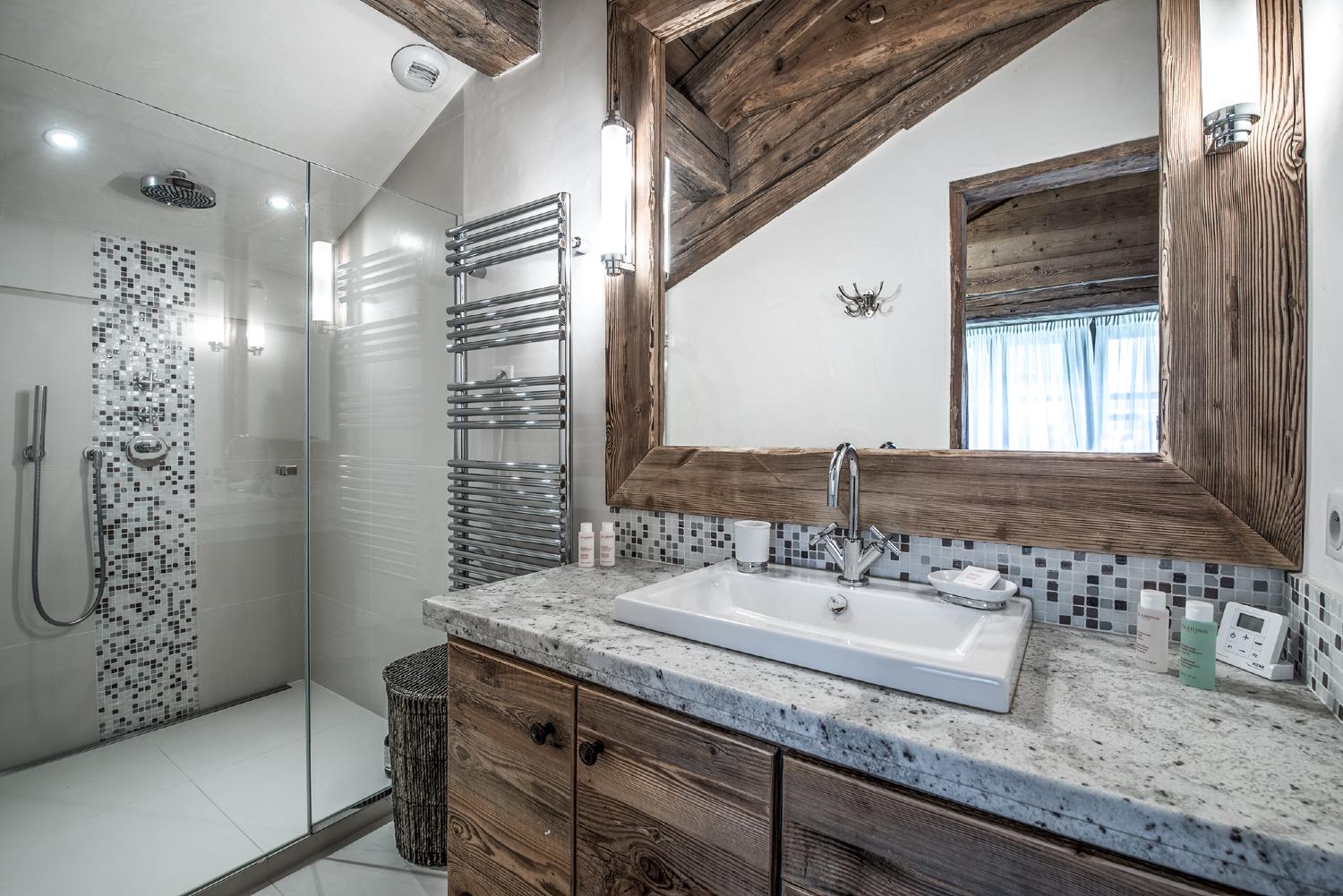 b6744806-279b-4223-be96-1b2d5e90aec6-1451762