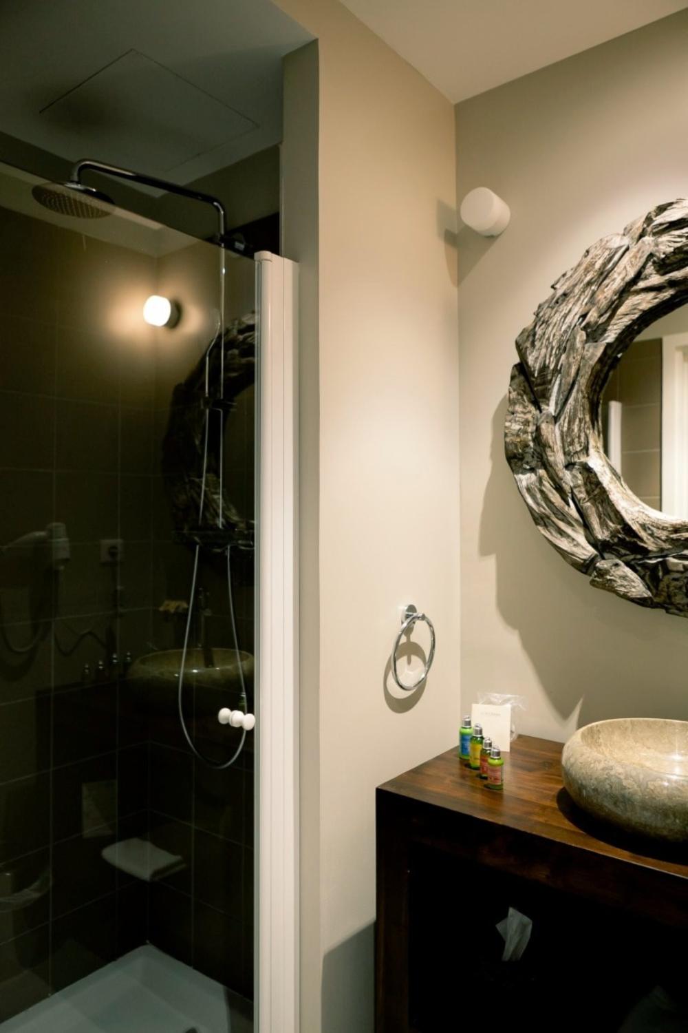 bathroom-2024-06-26-101045-1449965