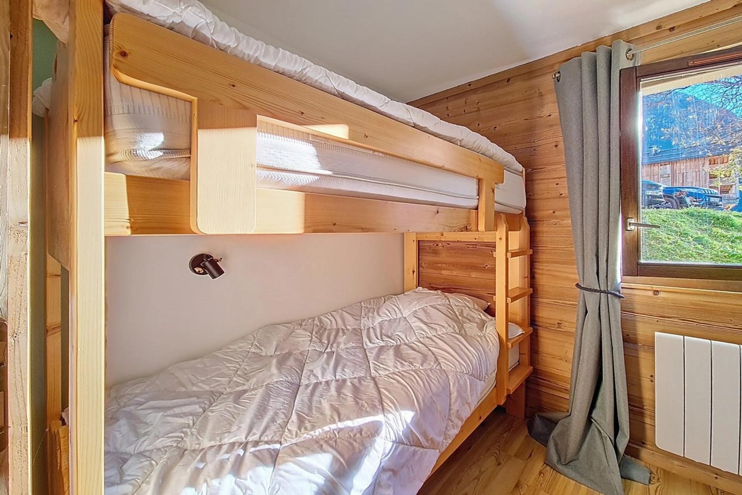bedroom-3-spacious-5-bedroom-10-person-apartment-near-the-slopes-in-saint-martin-de-belleville-1460631