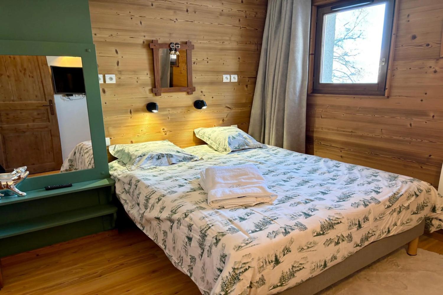 berdoom-5-spacious-5-bedroom-10-person-apartment-near-the-slopes-in-saint-martin-de-belleville-1460634