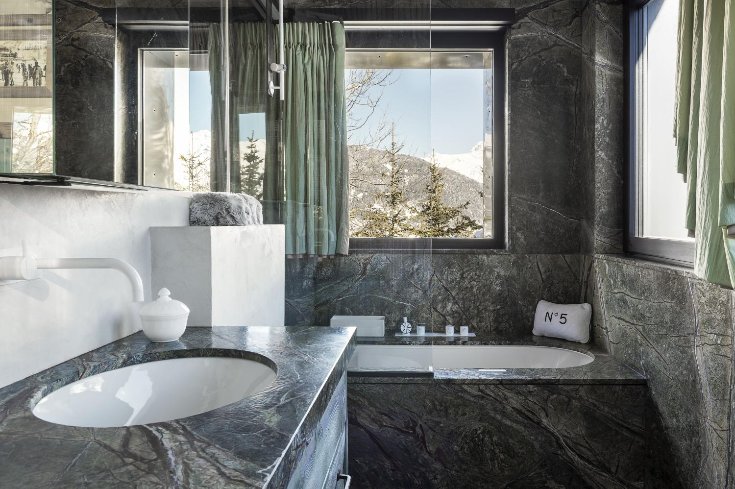 bf142330-2a4d-4131-898c-d9a2f160149c-1451841