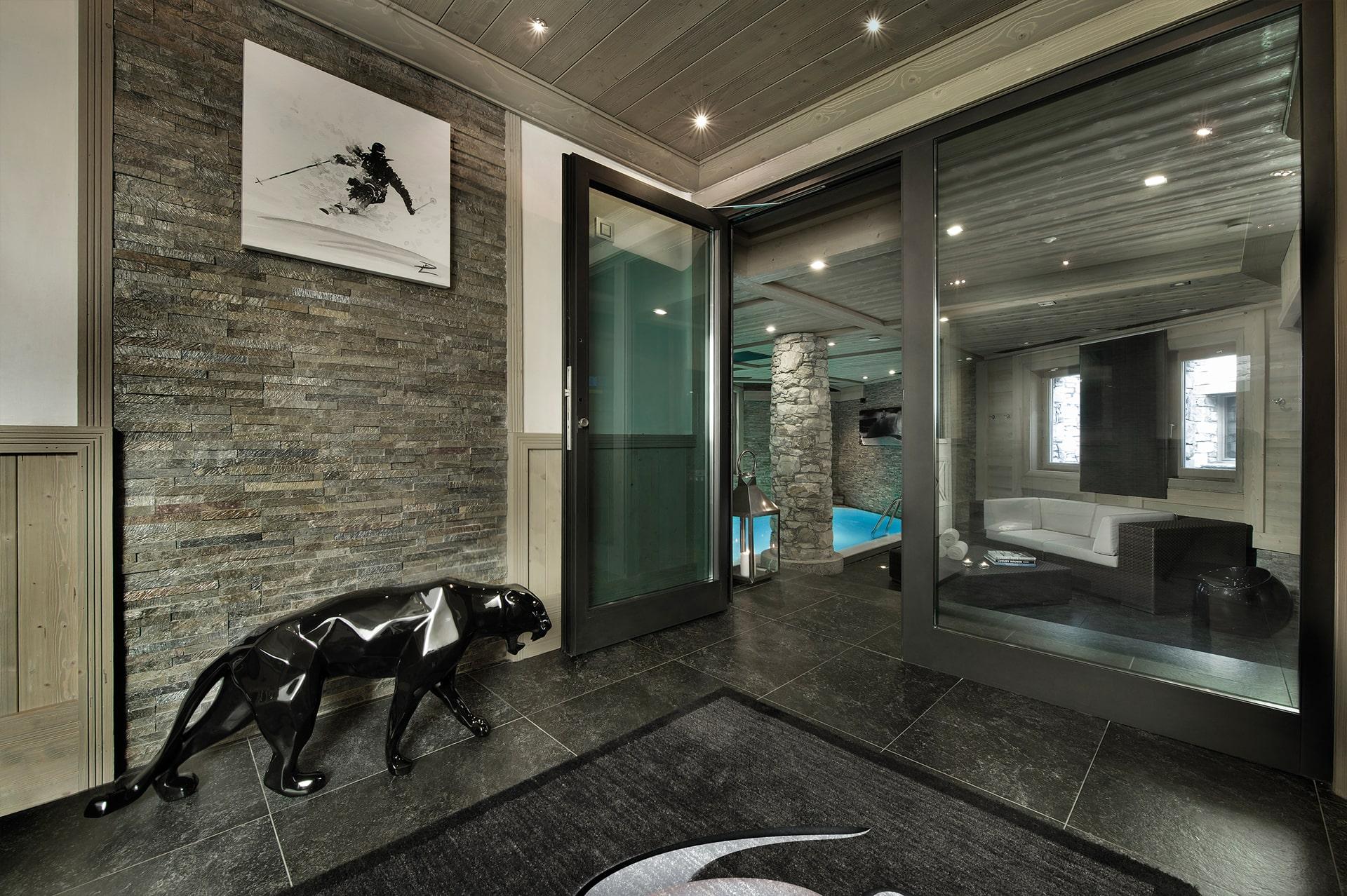 black-pearl-val-d-isere-5-bedroom-chalet-entrance-1452088
