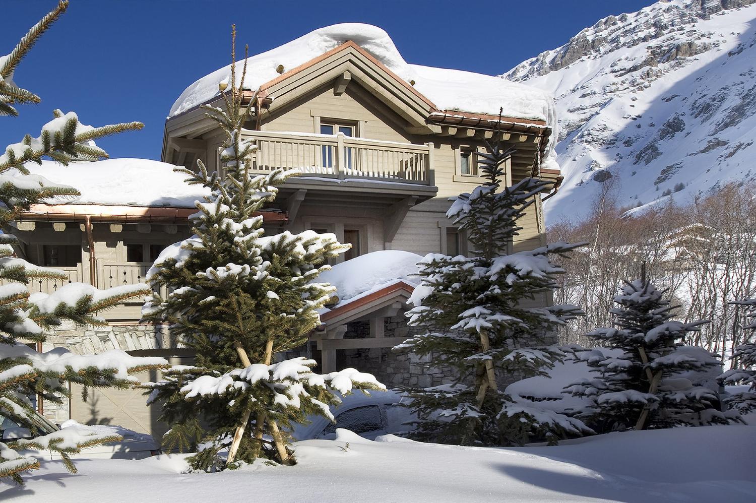 black-pearl-val-d-isere-5-bedroom-chalet-exterior-1452091