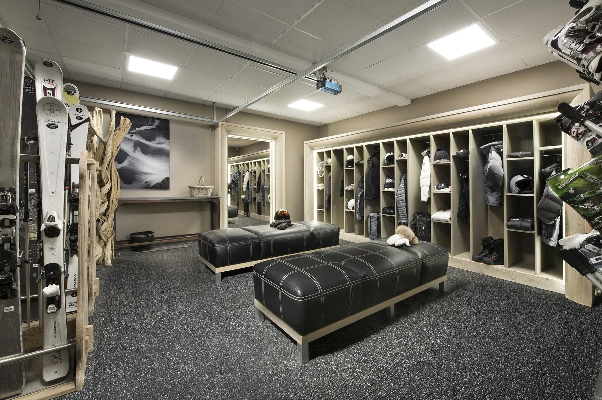 black-pearl-val-d-isere-5-bedroom-chalet-ski-room-1452094