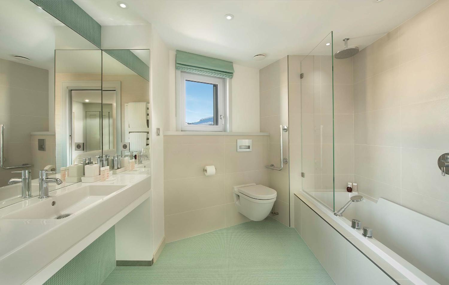 c6923c65-8ea8-441c-96bf-7168e1d67afd-1451747