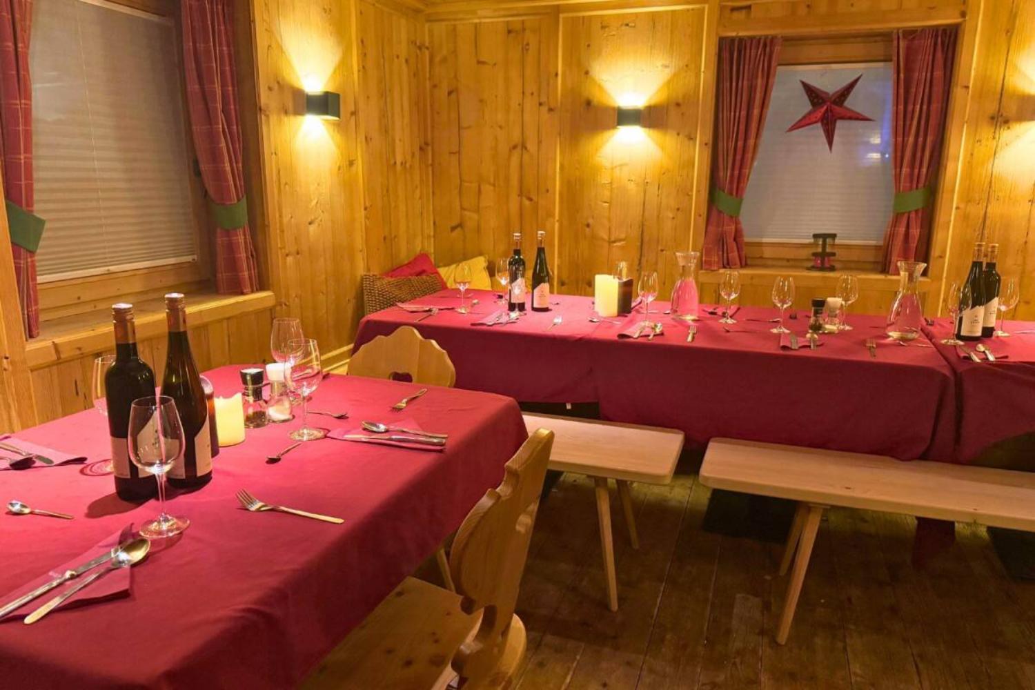 catered-chalet-gerlos-dorferhaus-dinertafel-scalewidthwzeymdbd-1466927