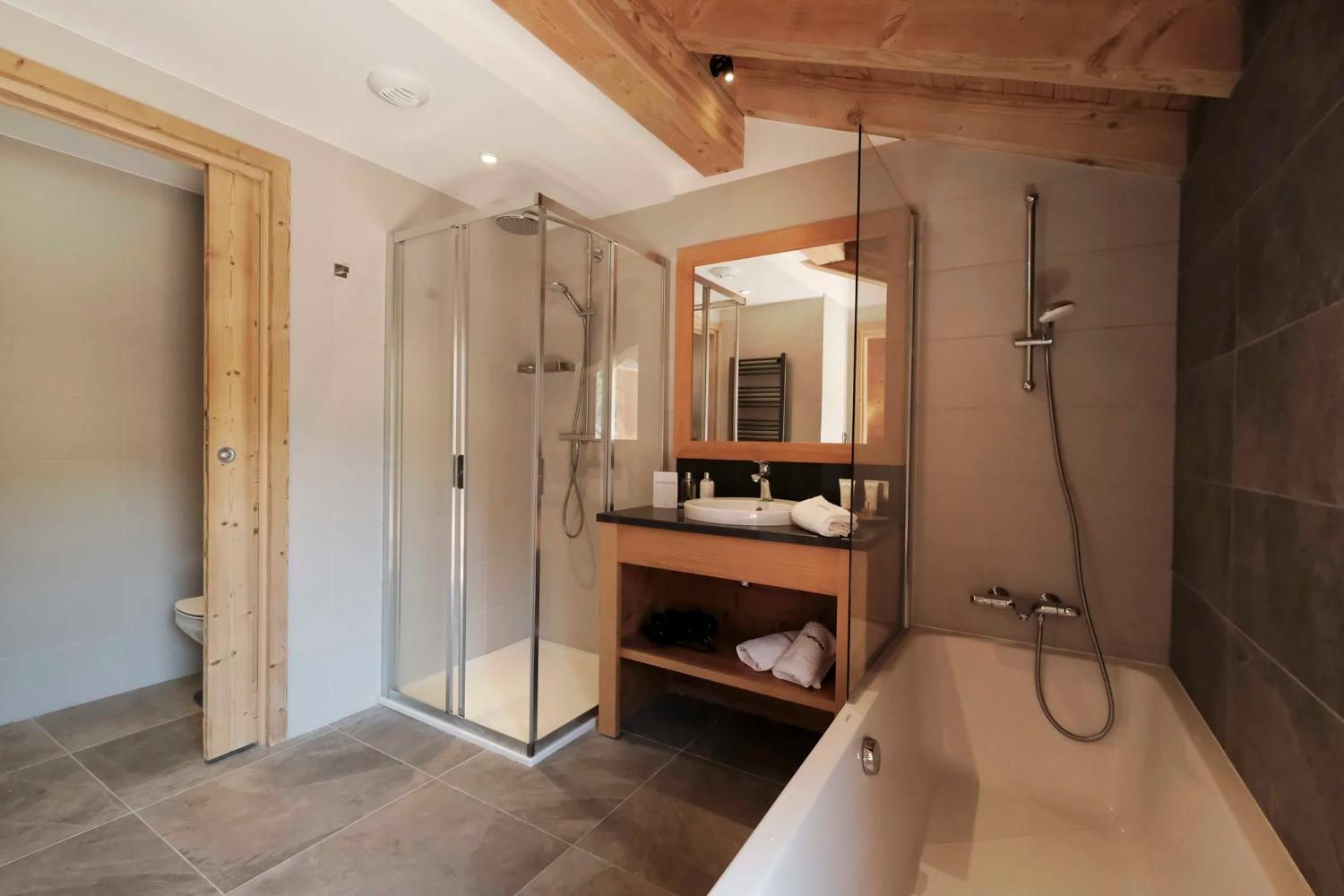 chalet-allium-ski-in-ski-out-free-wifi-outdoor-hot-tub-sauna-garage-17-1462250