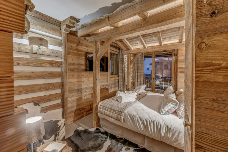 chalet-annapurna-luxury-5-bedrooms-with-hot-tub-sauna-13-1464628