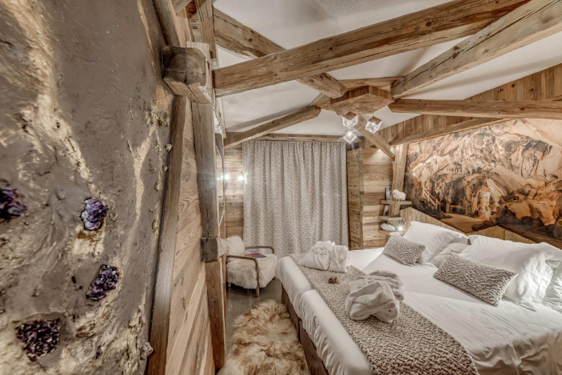 chalet-annapurna-luxury-5-bedrooms-with-hot-tub-sauna-14-1464629