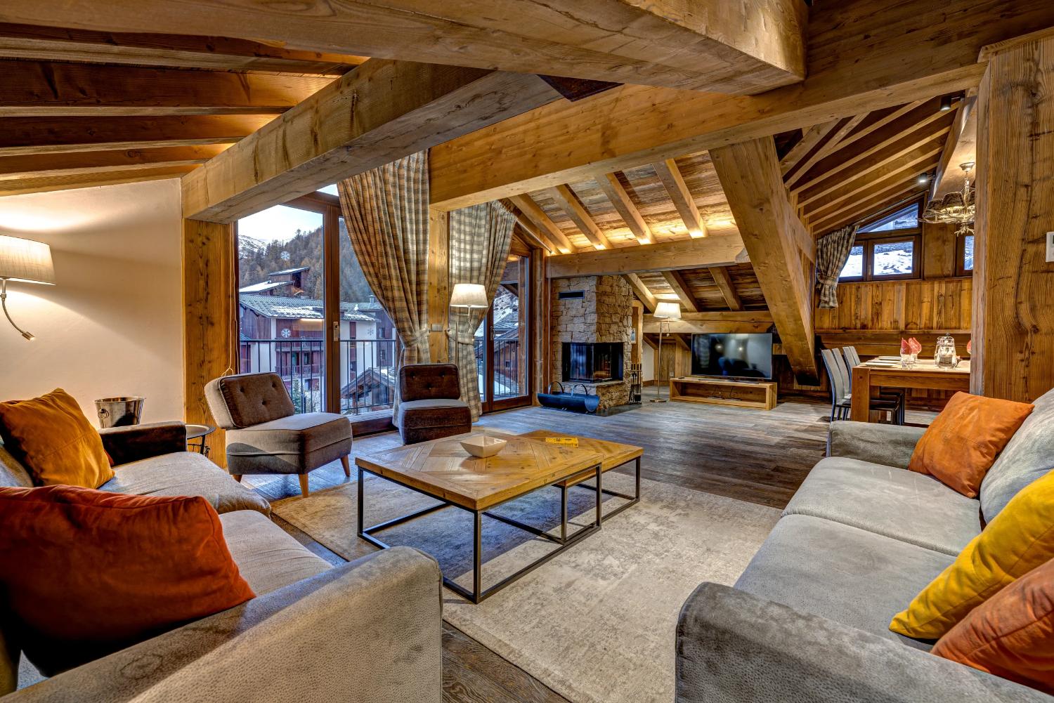 chalet-blackcomb-01-1469318
