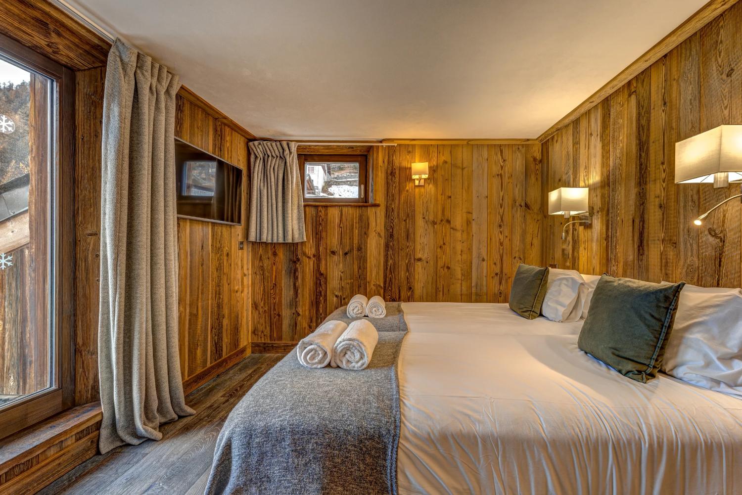 chalet-blackcomb-06-1469323