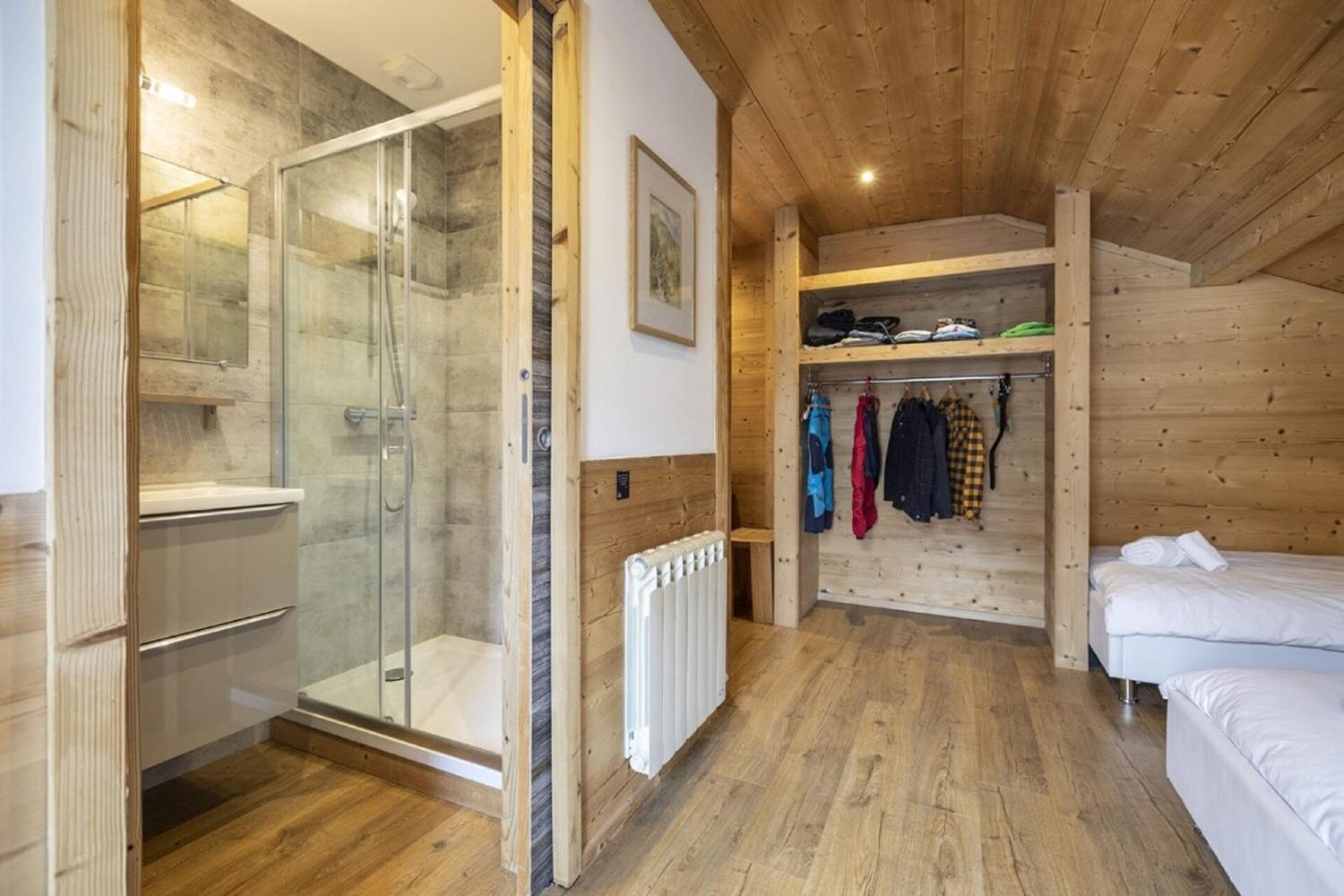 chalet-boudu-shower-2-1450103