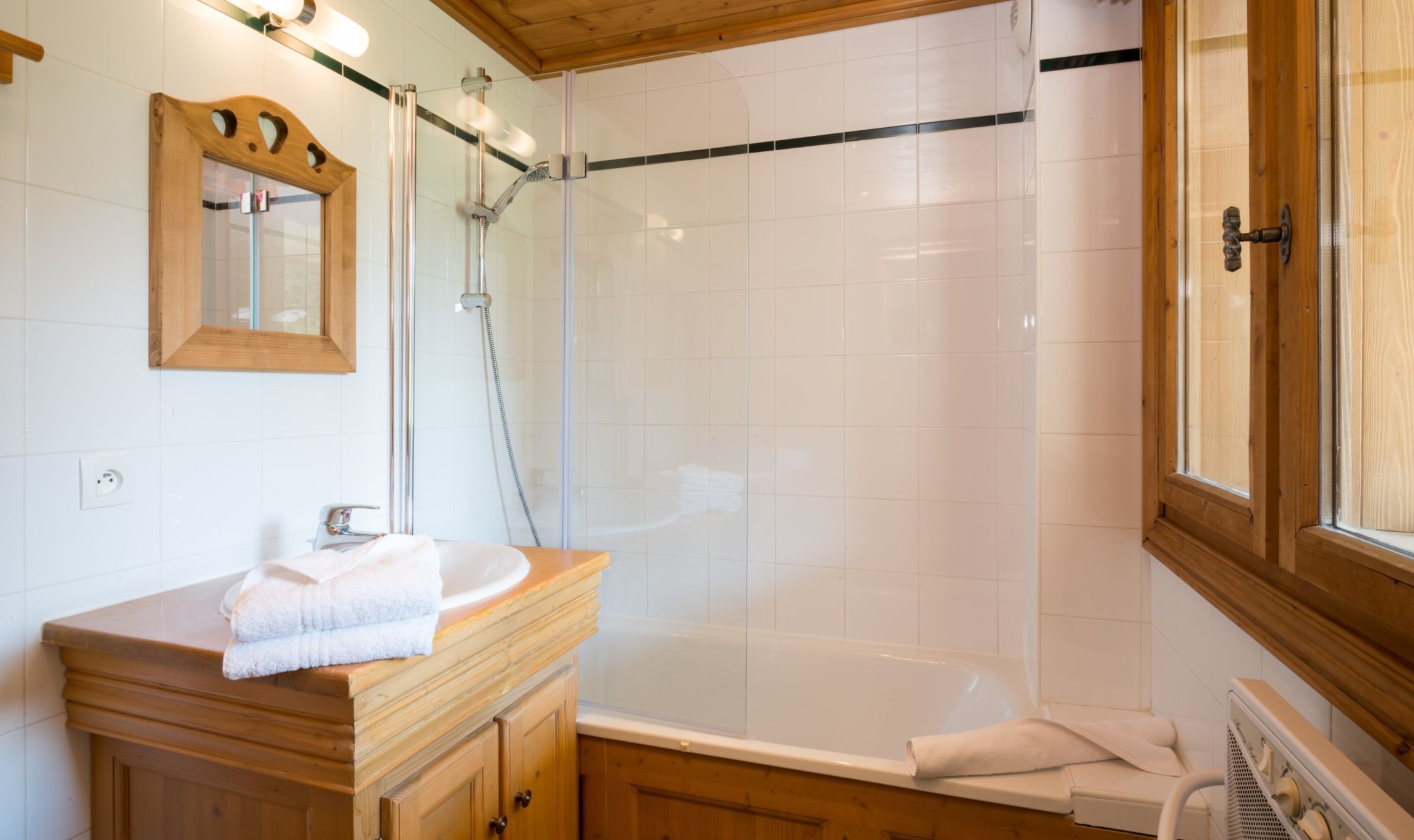 chalet-bruyere-meribel-bathroom-326062