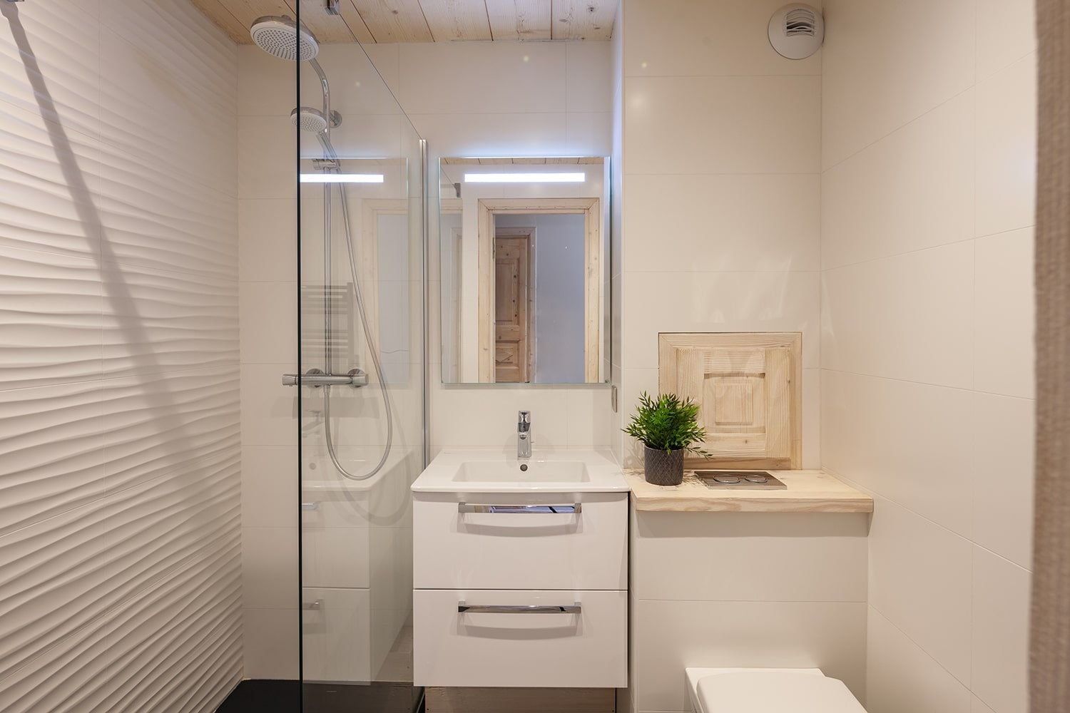 chalet-chardon-meribel-bathroom-326253