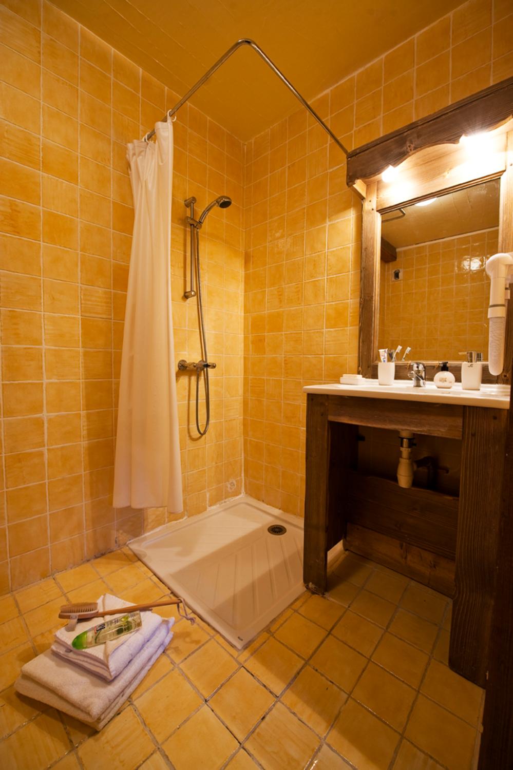 chalet-de-l-ours-bathroom-1459936