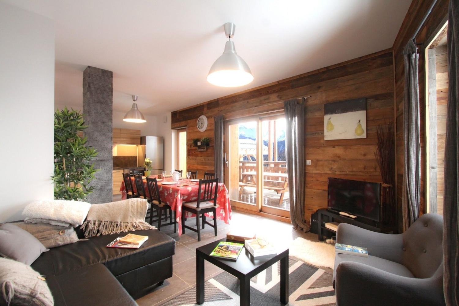 chalet-de-louis-sitting-dining-room-1450144