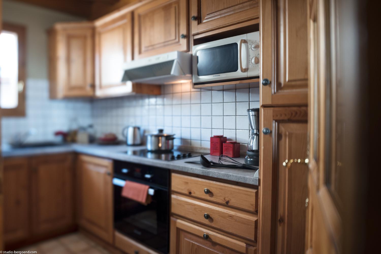 chalet-des-cimes-la-plagne-5p8-kitchen-313432