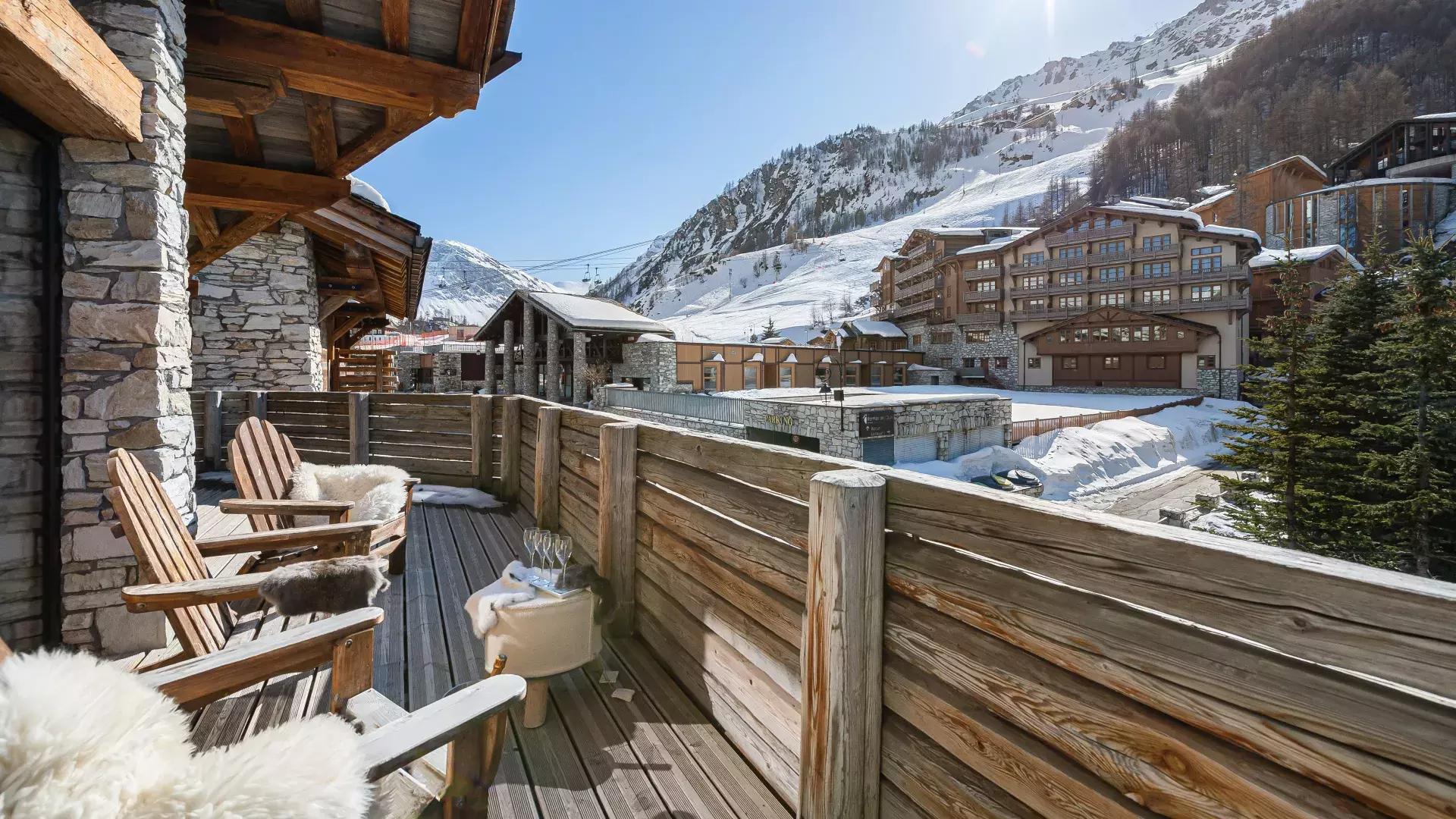 chalet-face-location-chalets-covarel-val-d-ise-re-alpes-france-terasse-jpg-1450643